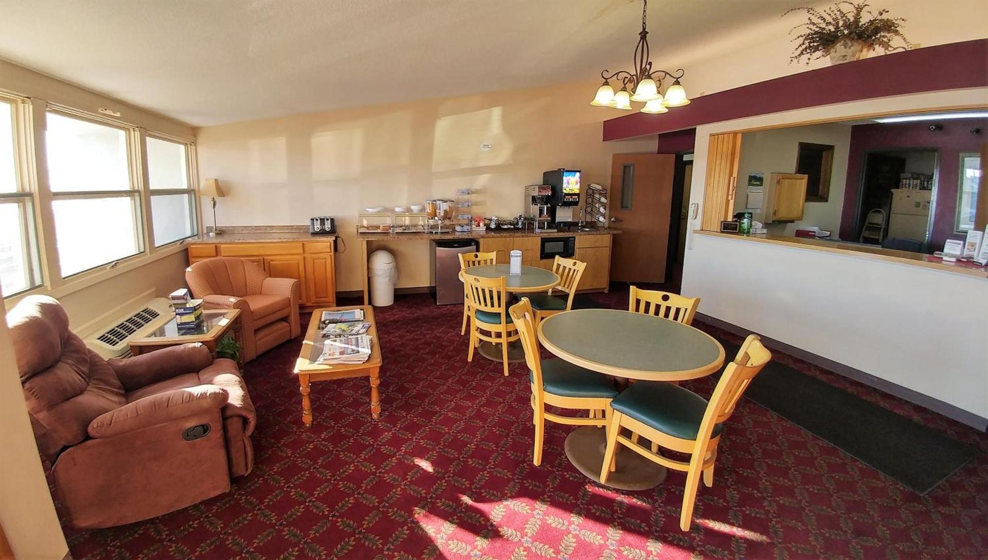 Red Carpet Inn - Windom photo 18