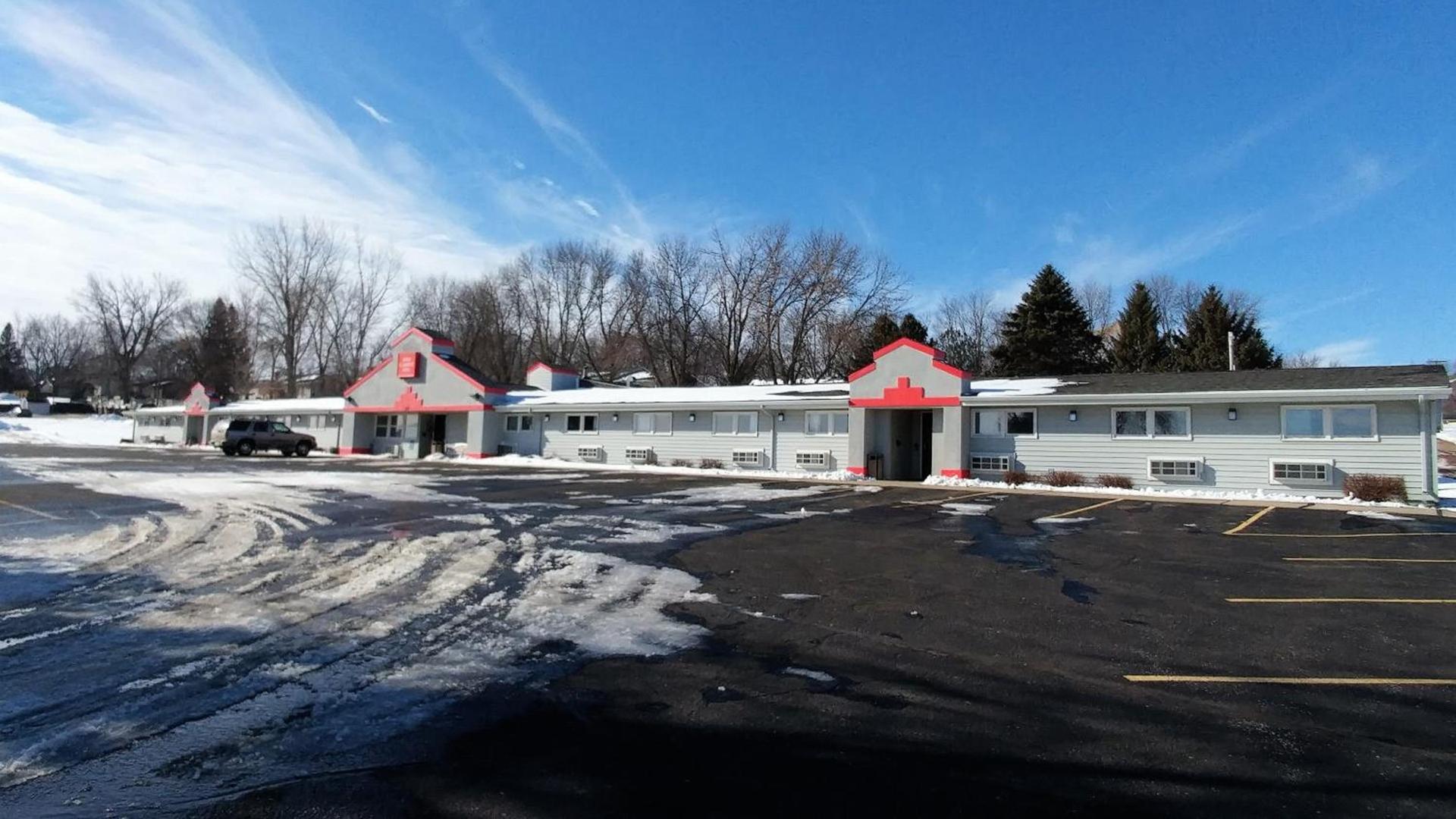 Red Carpet Inn - Windom photo 14