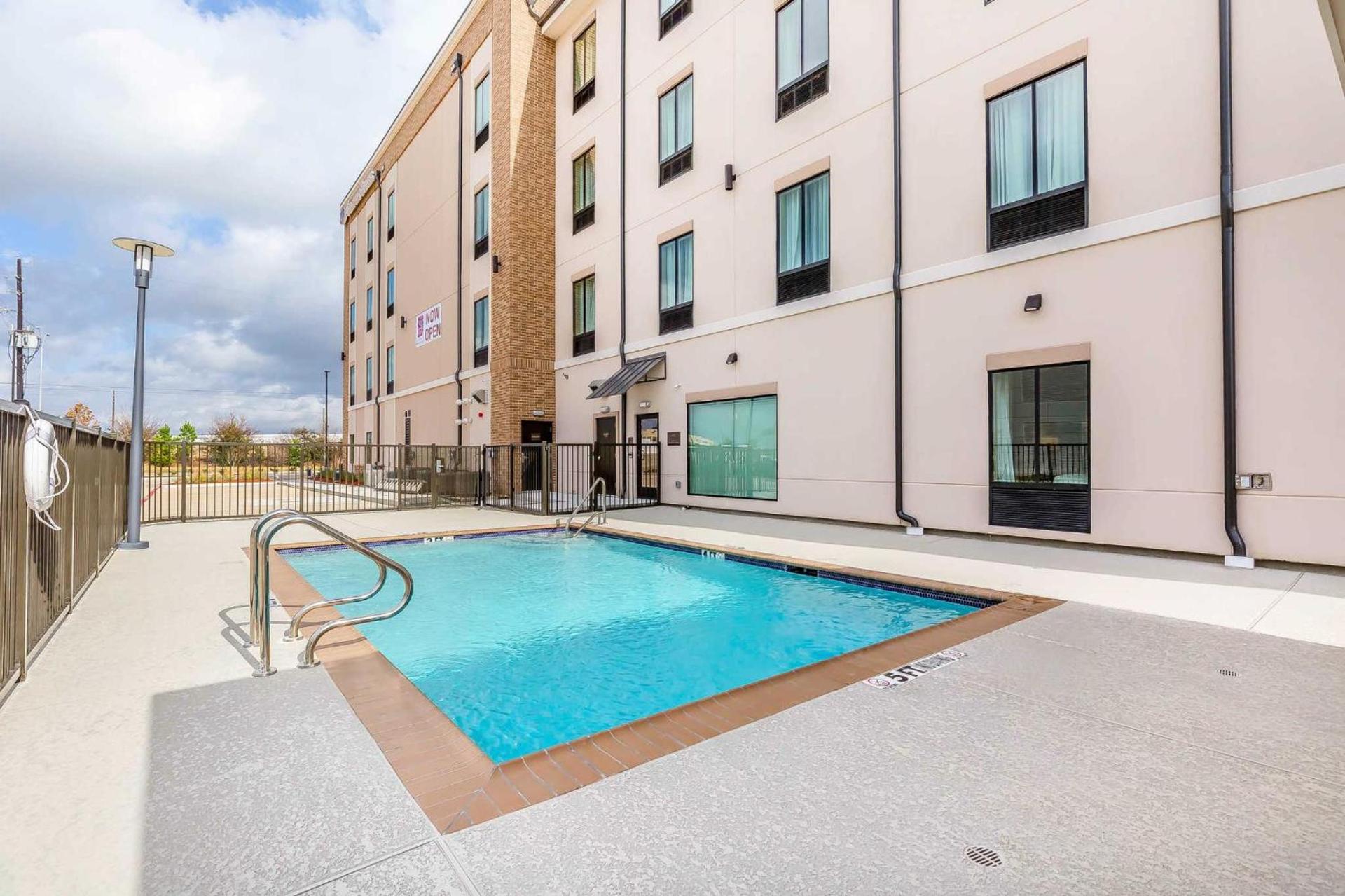 Comfort Suites Near Sam Houston Race Park photo 29