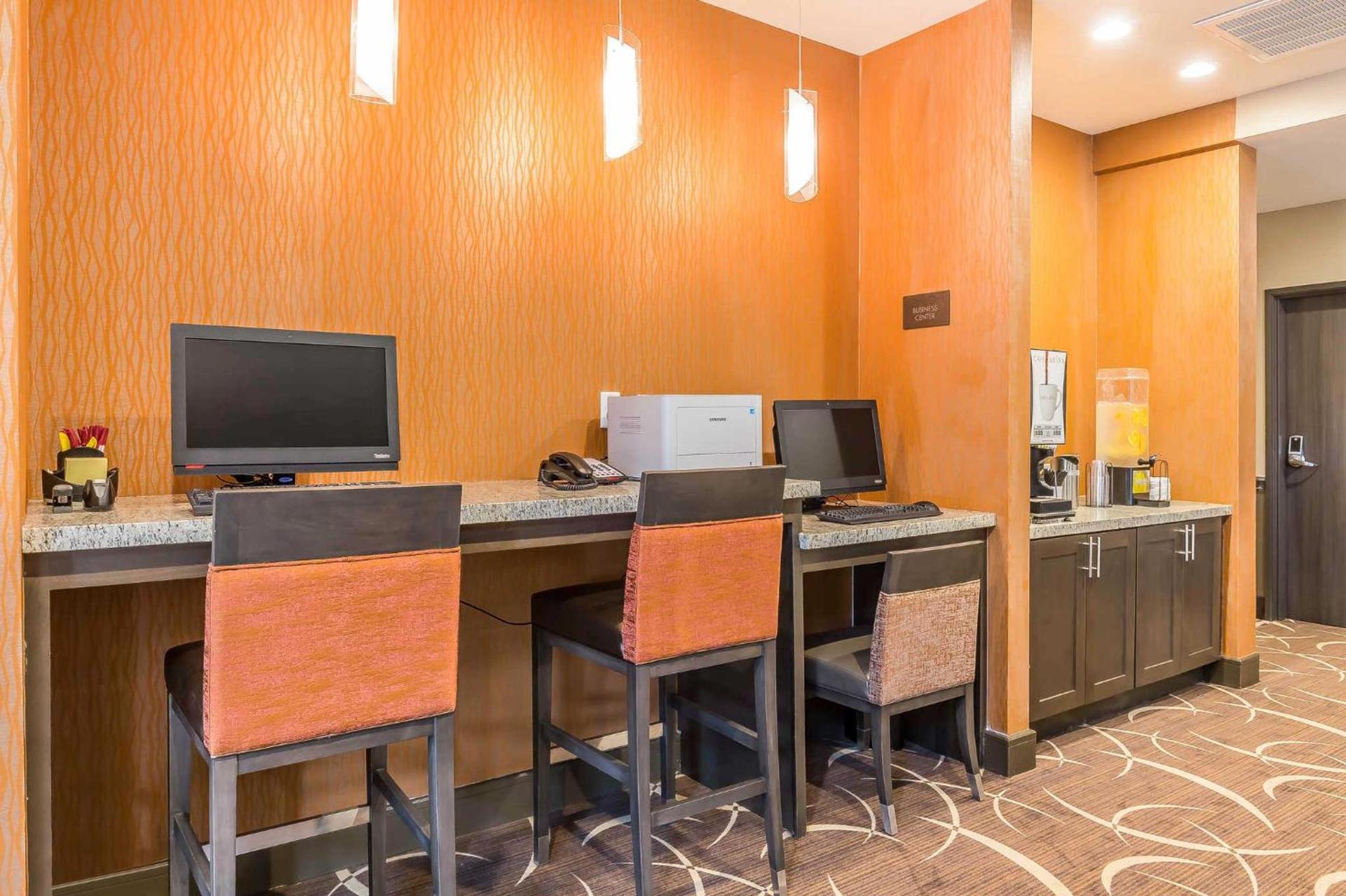Comfort Suites Near Sam Houston Race Park photo 25