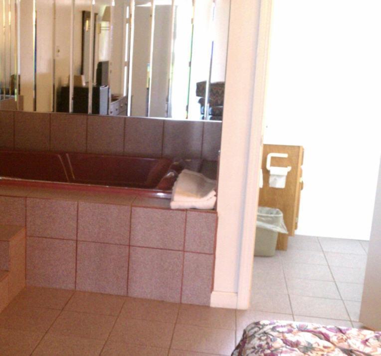 Valley Motel Pittsburgh photo 36