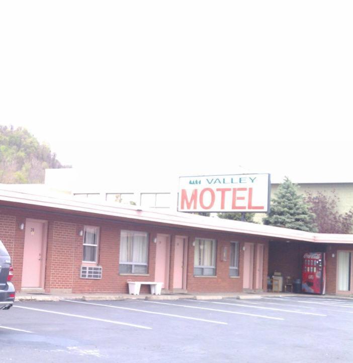 Valley Motel Pittsburgh — hotel in Harmarville