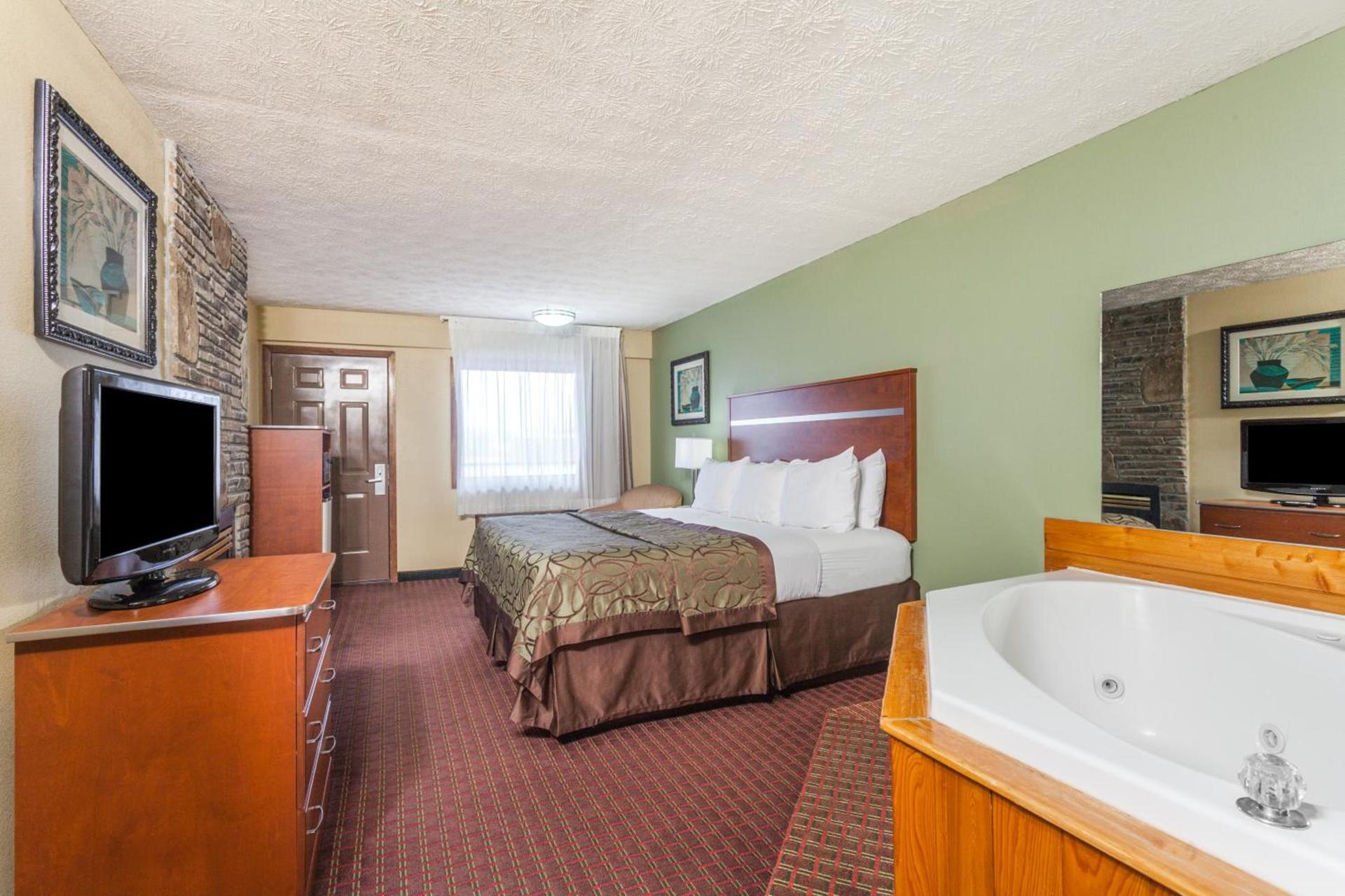 Baymont by Wyndham Pigeon Forge near Island Drive photo 13