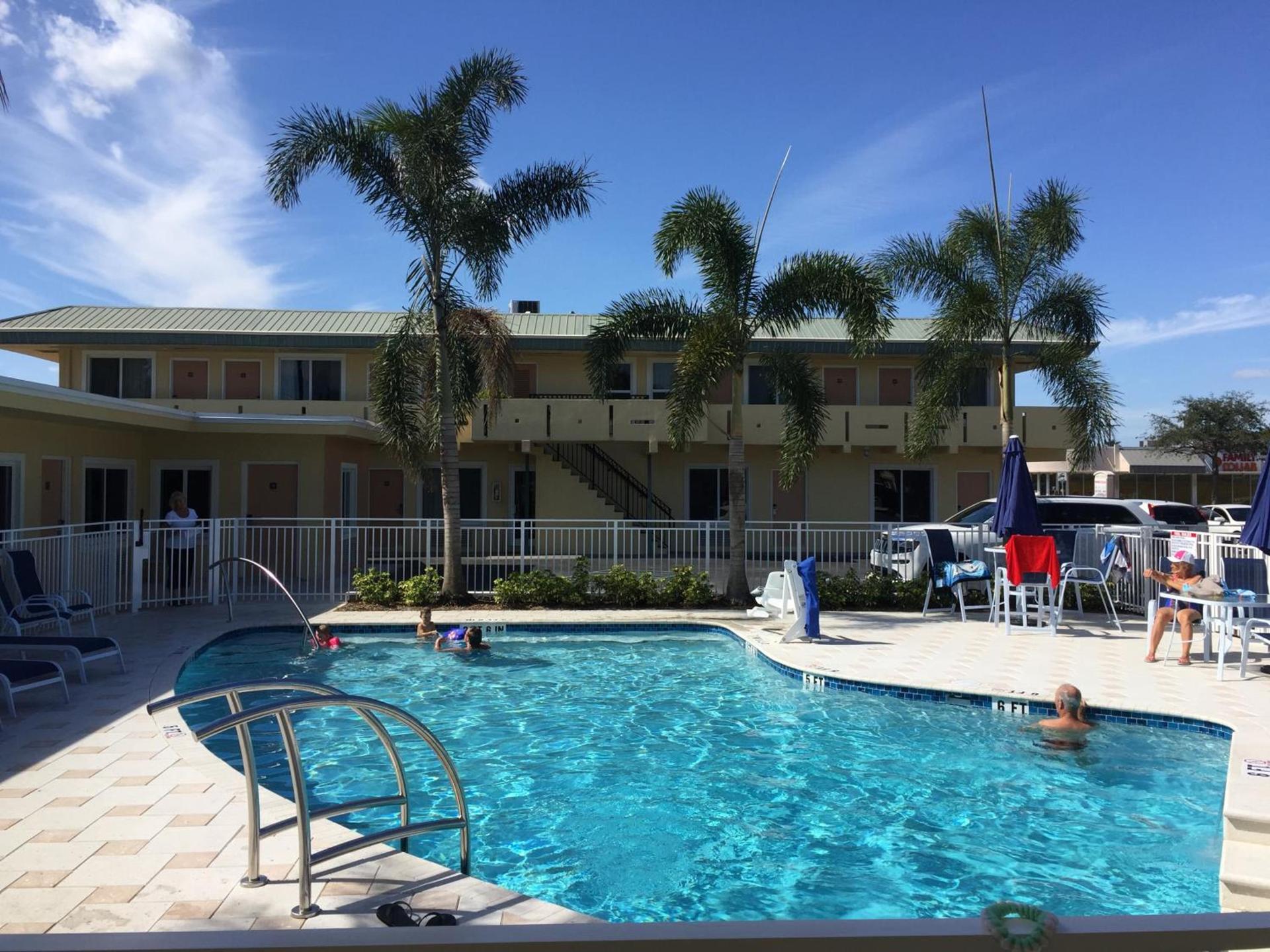 Curtis Inn & Suites photo 40
