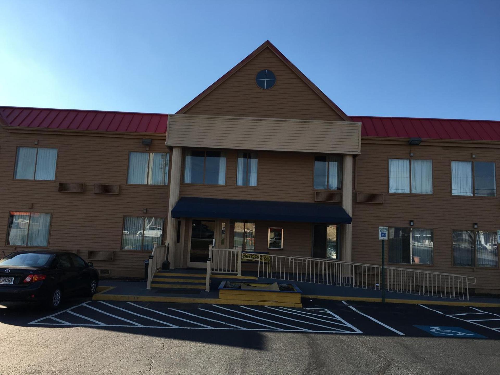 Days Inn by Wyndham Thomson photo 24
