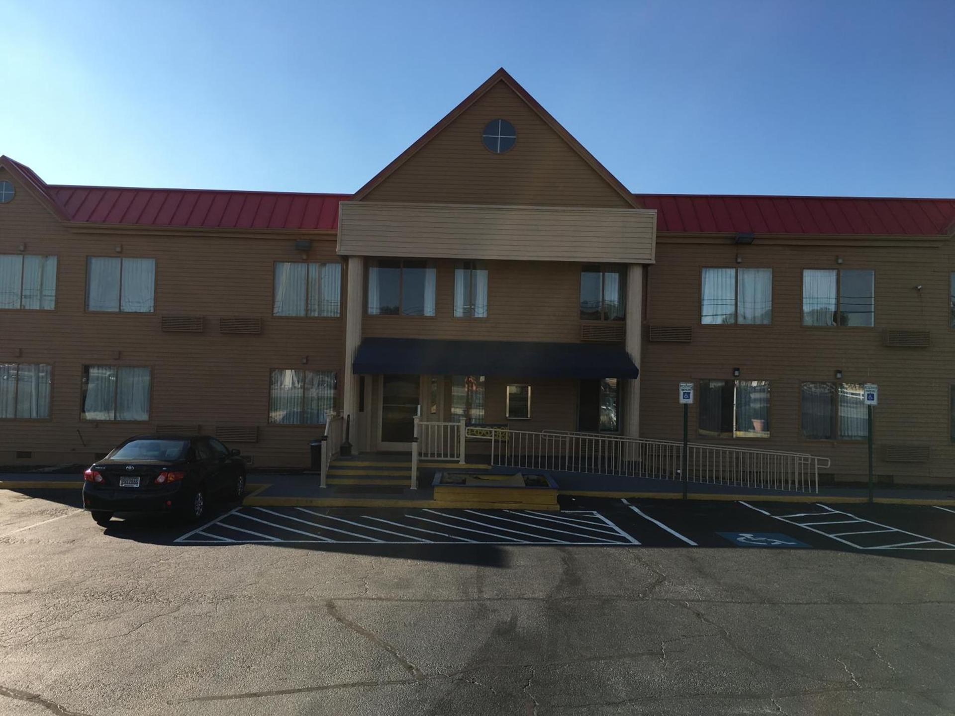 Days Inn by Wyndham Thomson photo 23