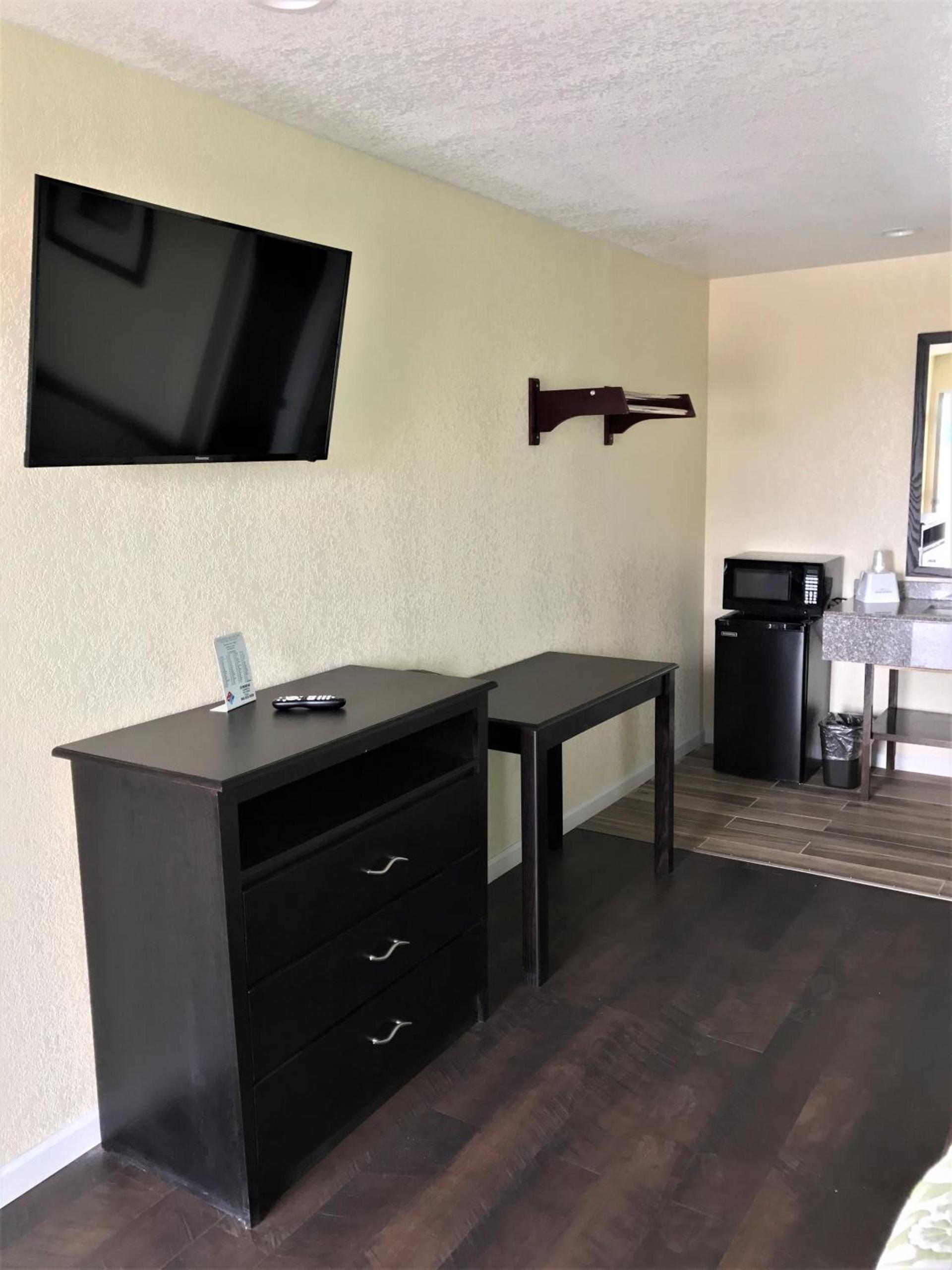 Budget Inn photo 6
