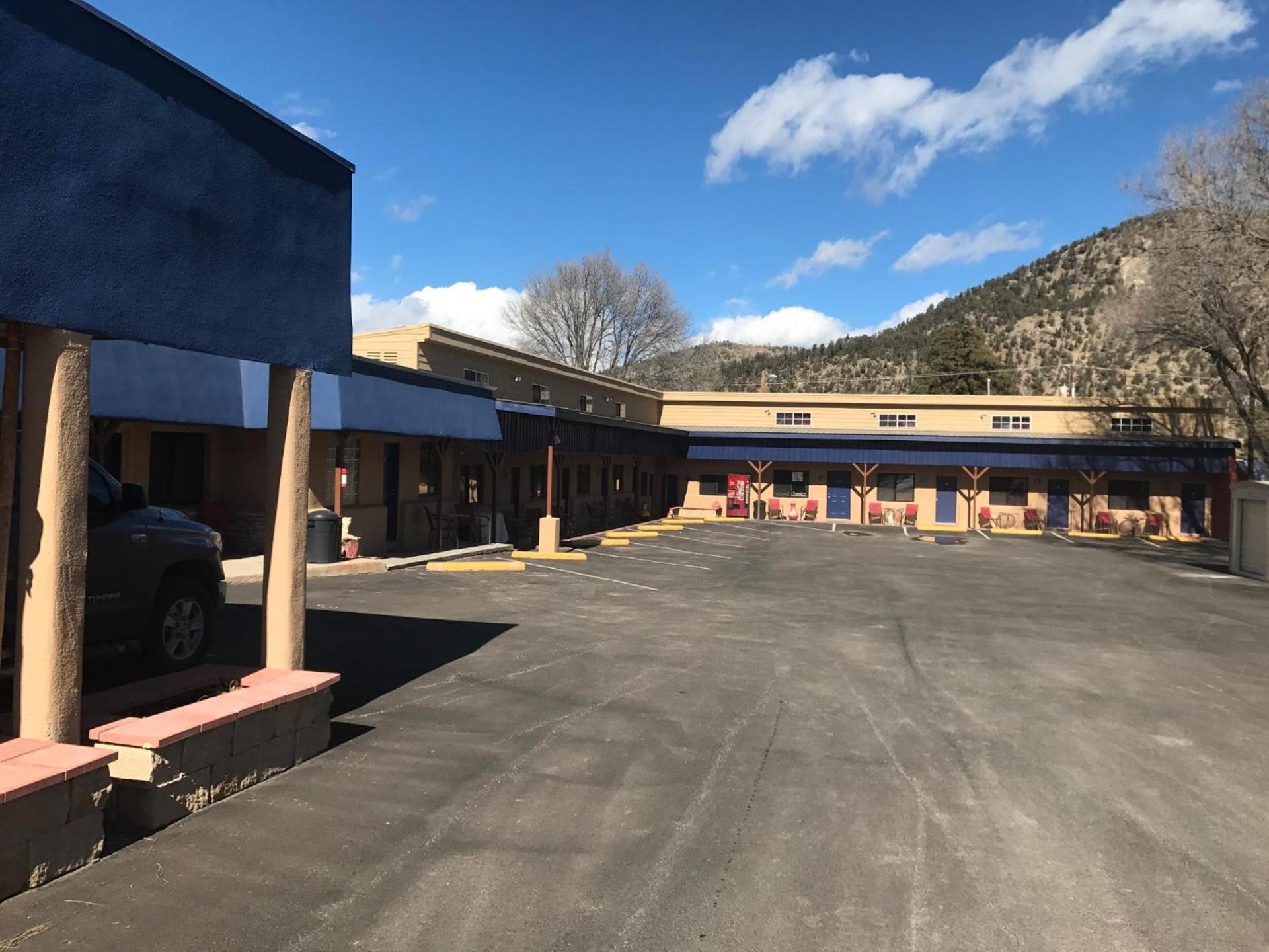 Apache Motel photo 1