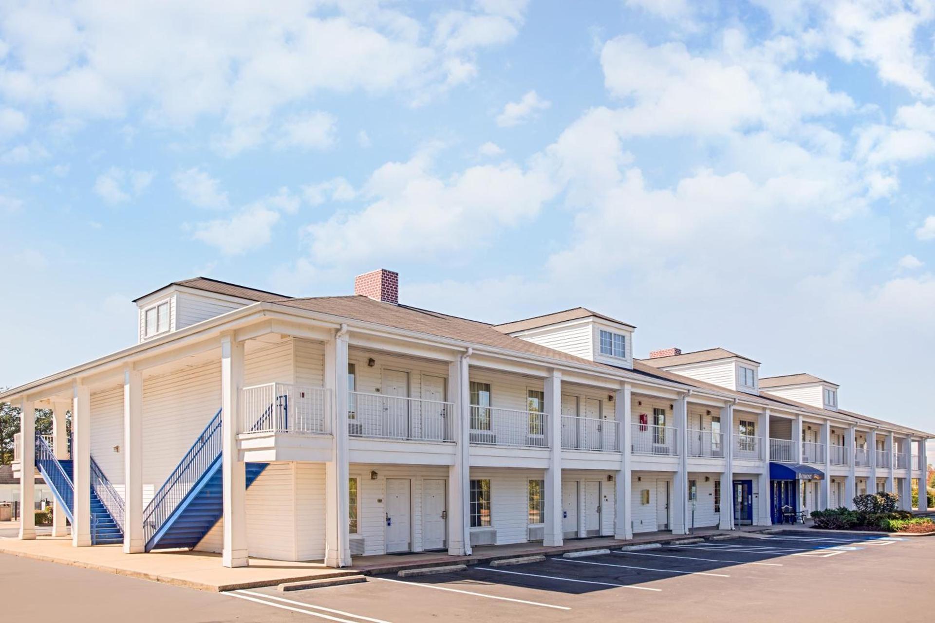 Baymont by Wyndham Forest City photo 24