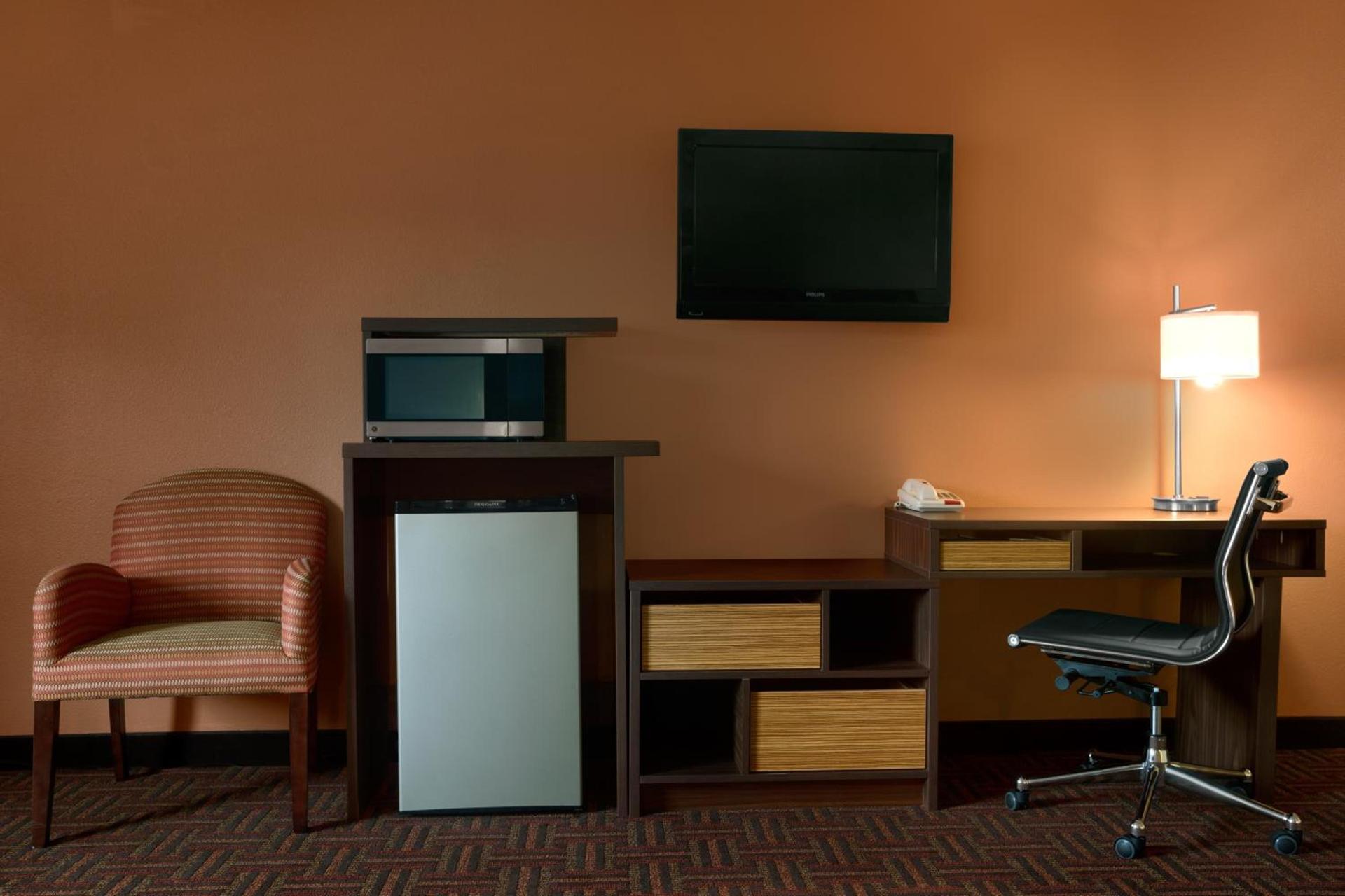 Super 8 by Wyndham East Peoria photo 2