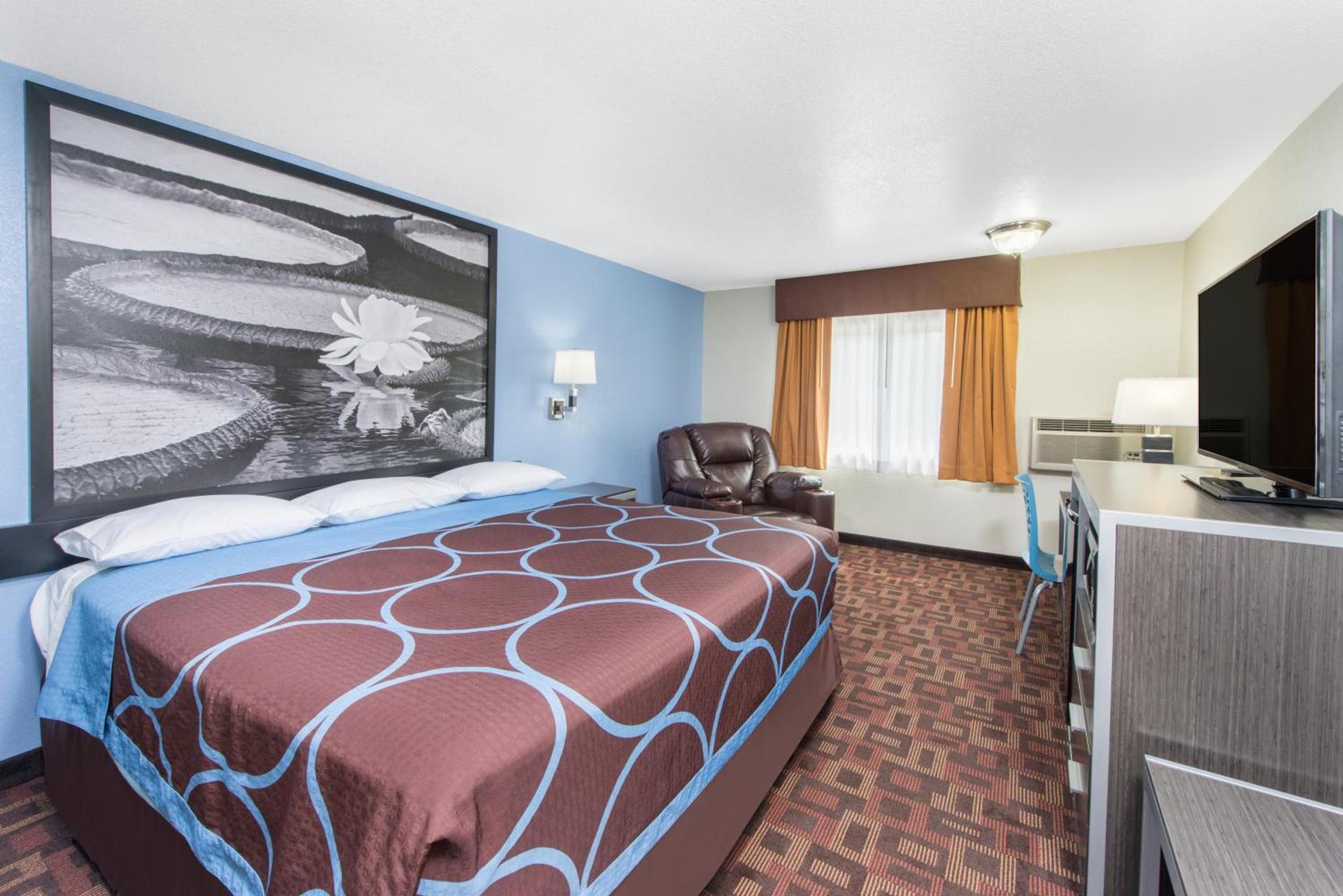 Super 8 by Wyndham Moberly MO photo 36
