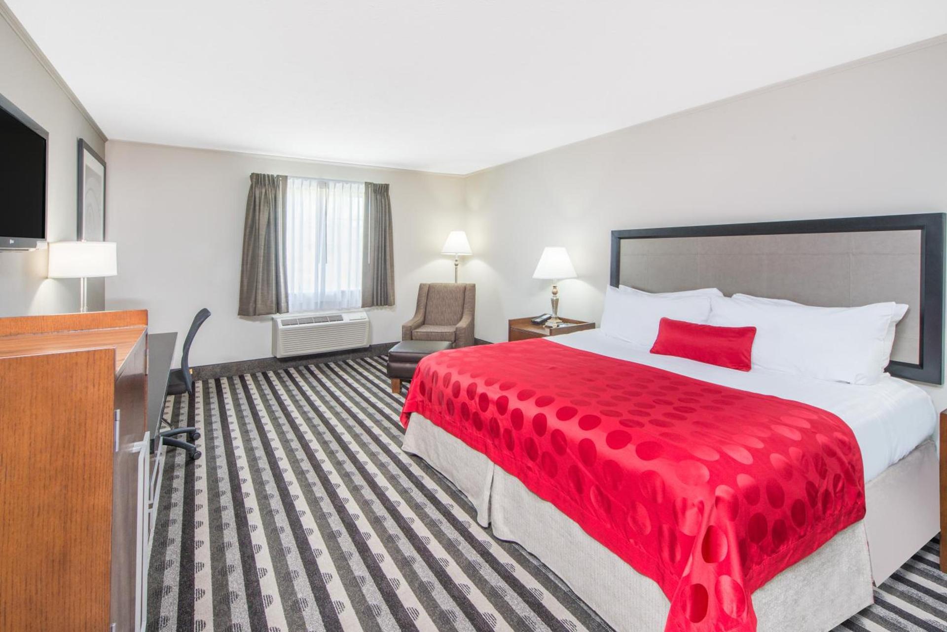 Ramada by Wyndham Springfield North photo 42