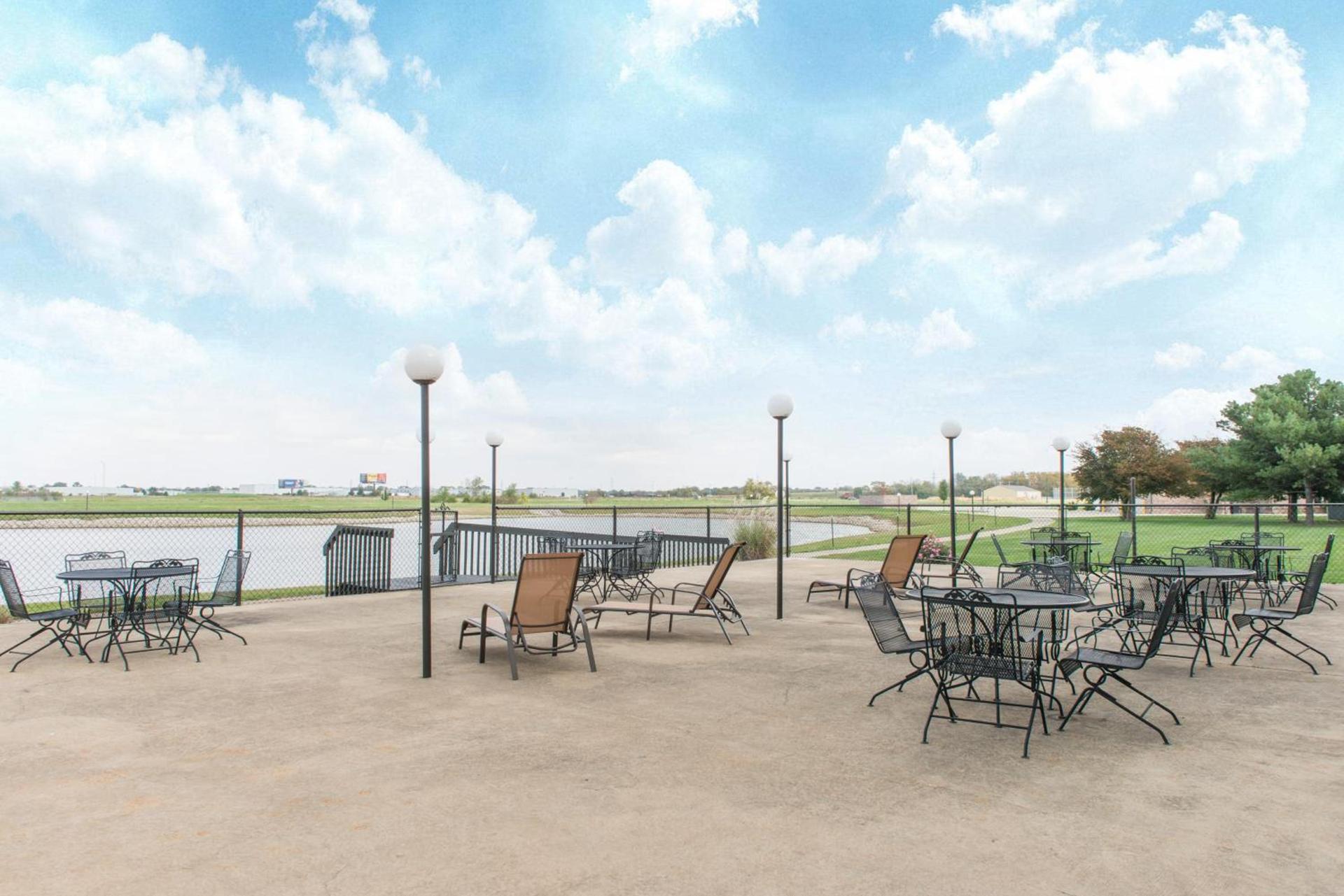 Ramada by Wyndham Springfield North photo 45