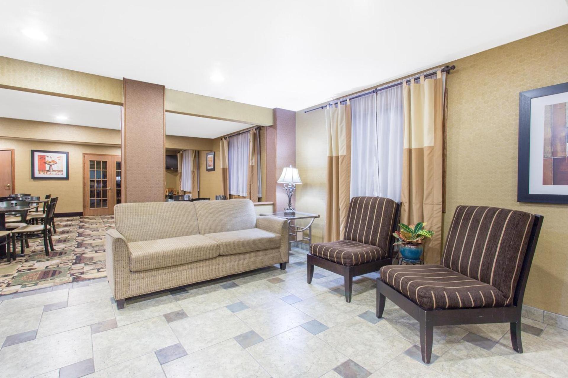 Days Inn & Suites by Wyndham Waterloo photo 48
