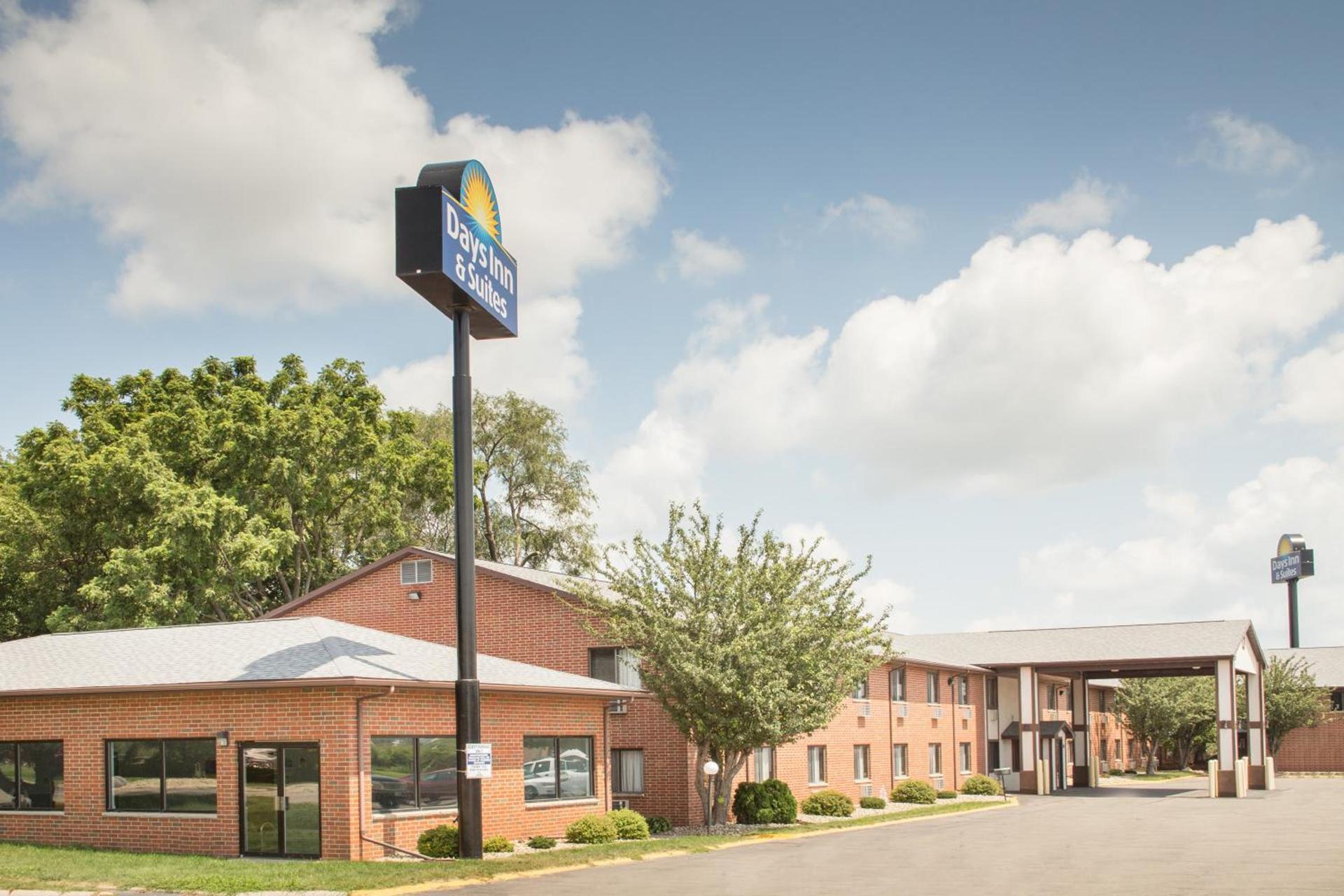 Days Inn & Suites by Wyndham Waterloo photo 47