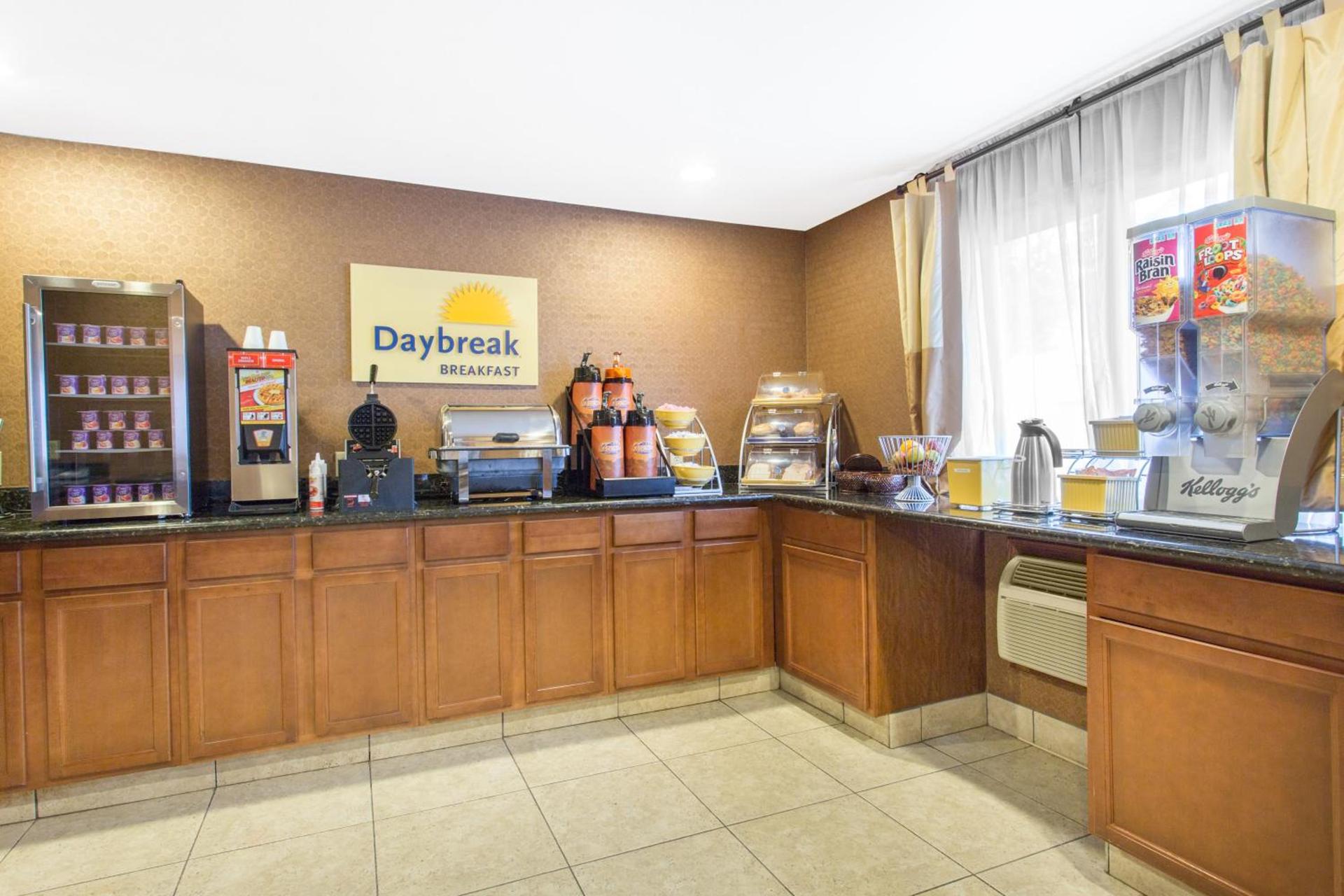 Days Inn & Suites by Wyndham Waterloo photo 43