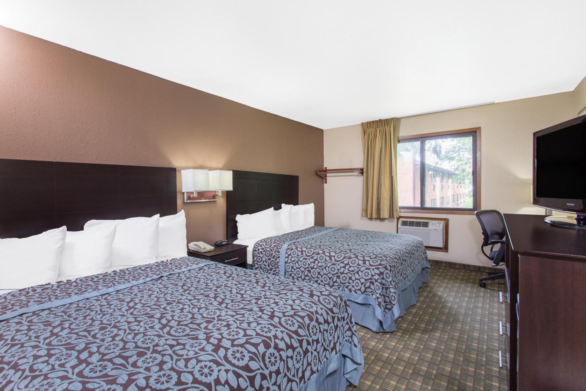Days Inn & Suites by Wyndham Waterloo photo 41