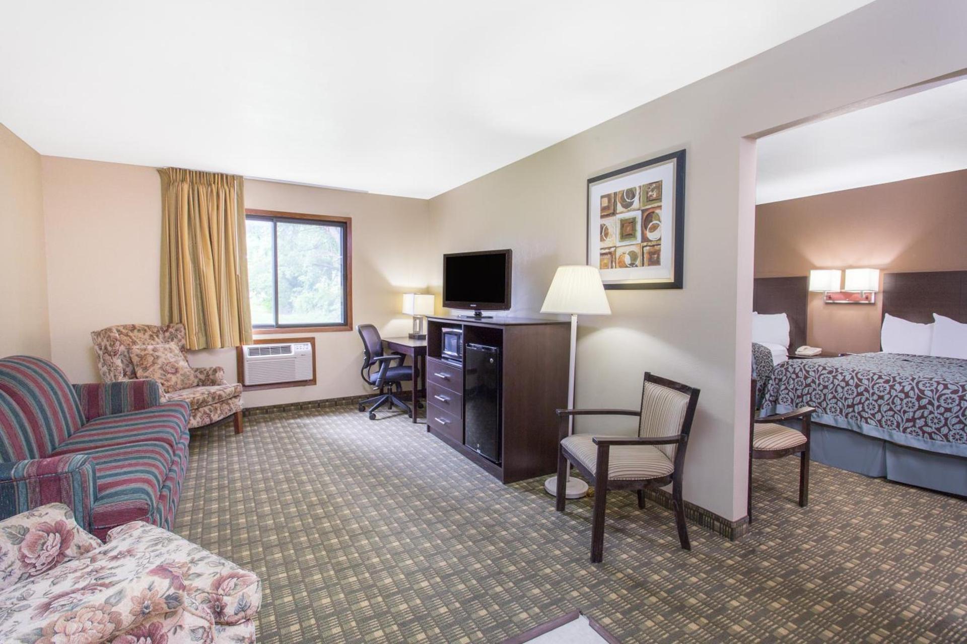 Days Inn & Suites by Wyndham Waterloo photo 44