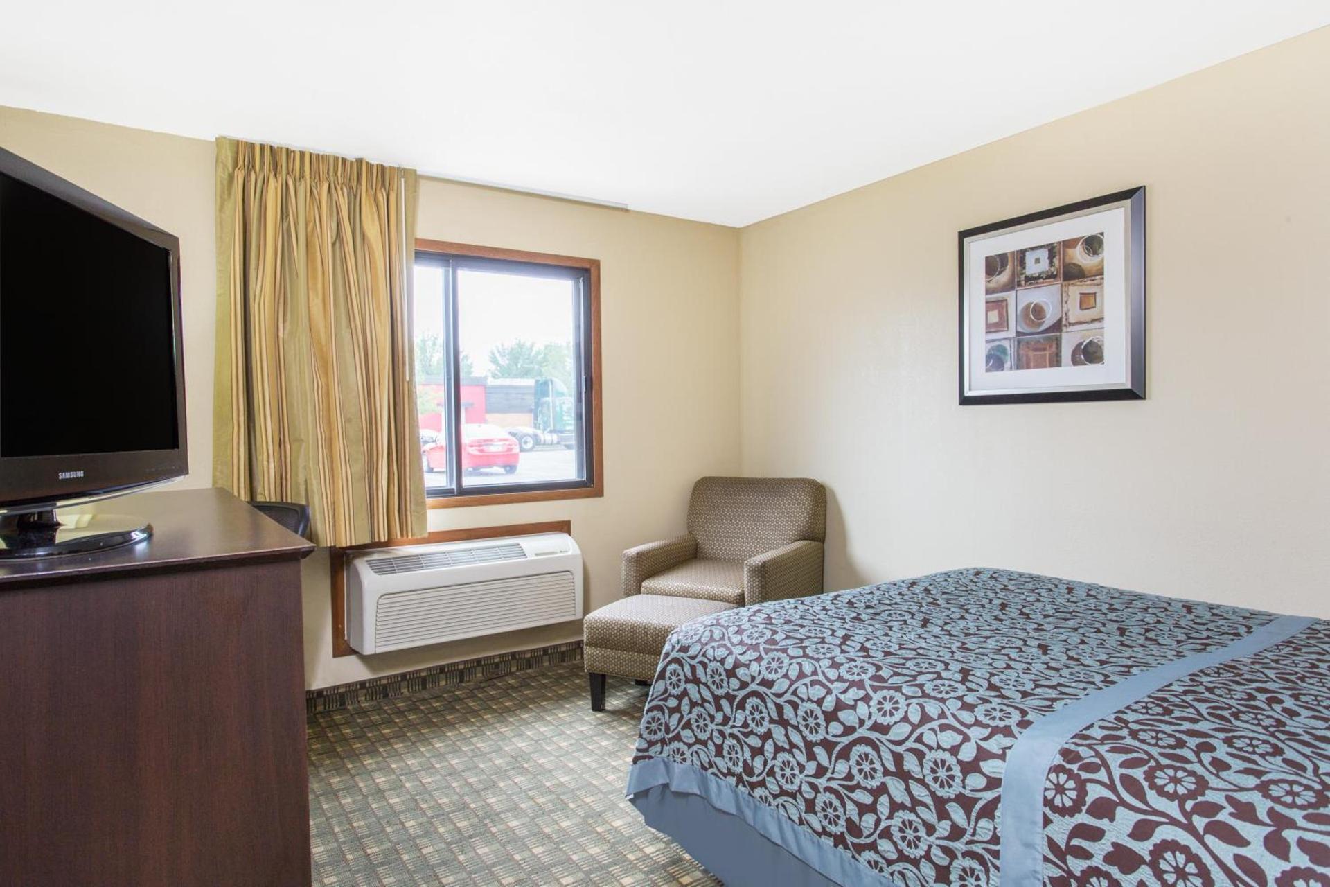 Days Inn & Suites by Wyndham Waterloo photo 50
