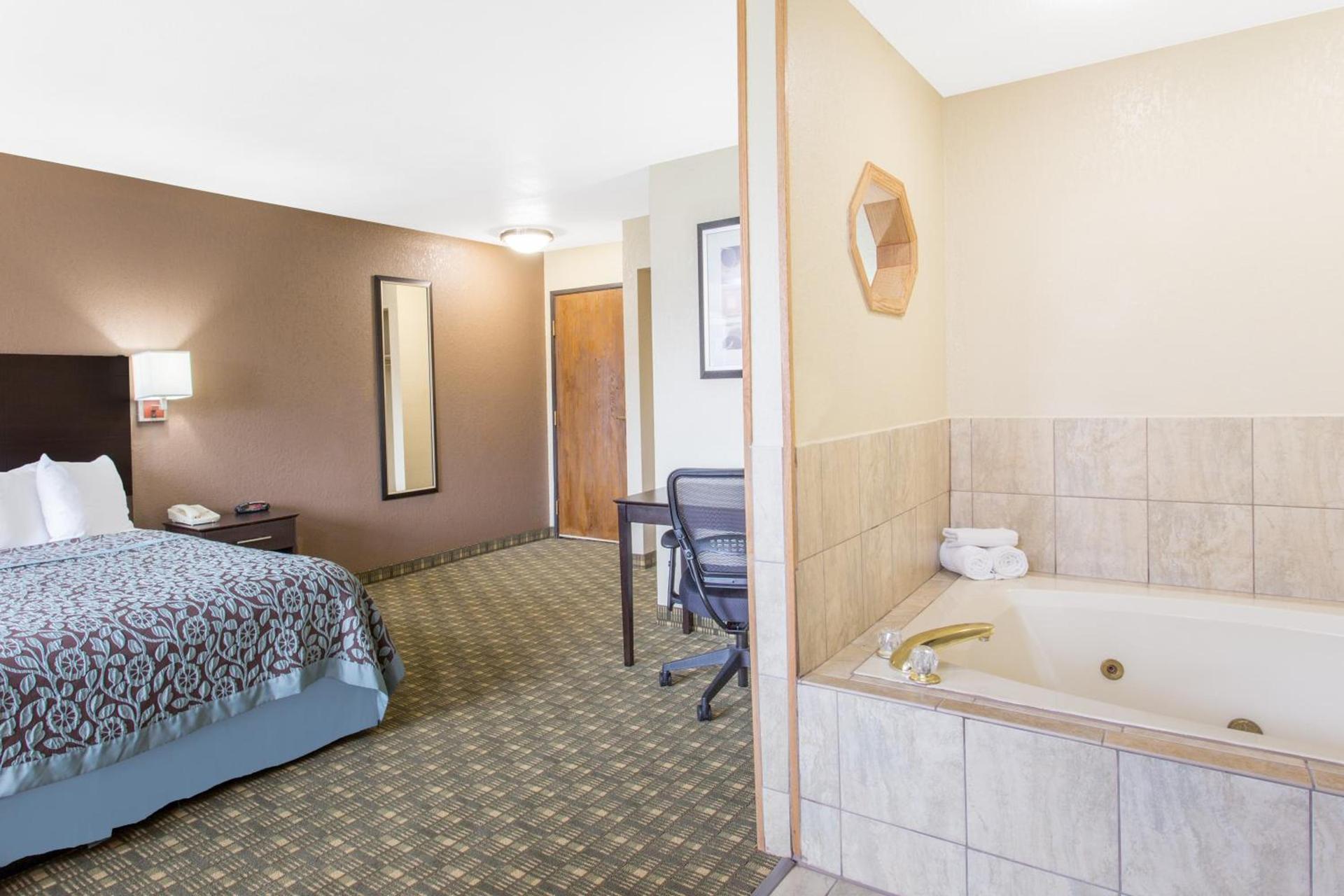Days Inn & Suites by Wyndham Waterloo photo 53