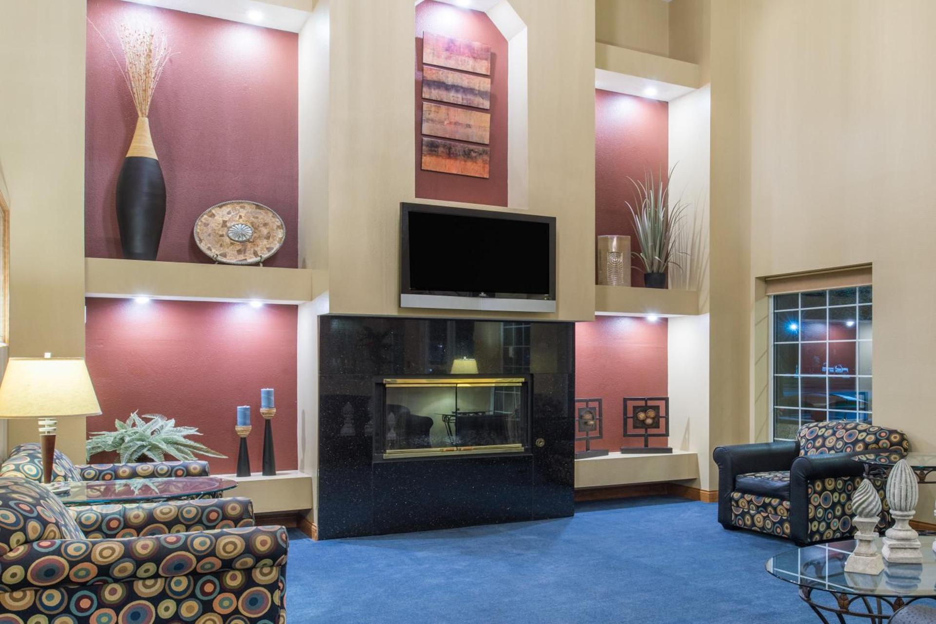 Ramada by Wyndham Springfield North photo 35
