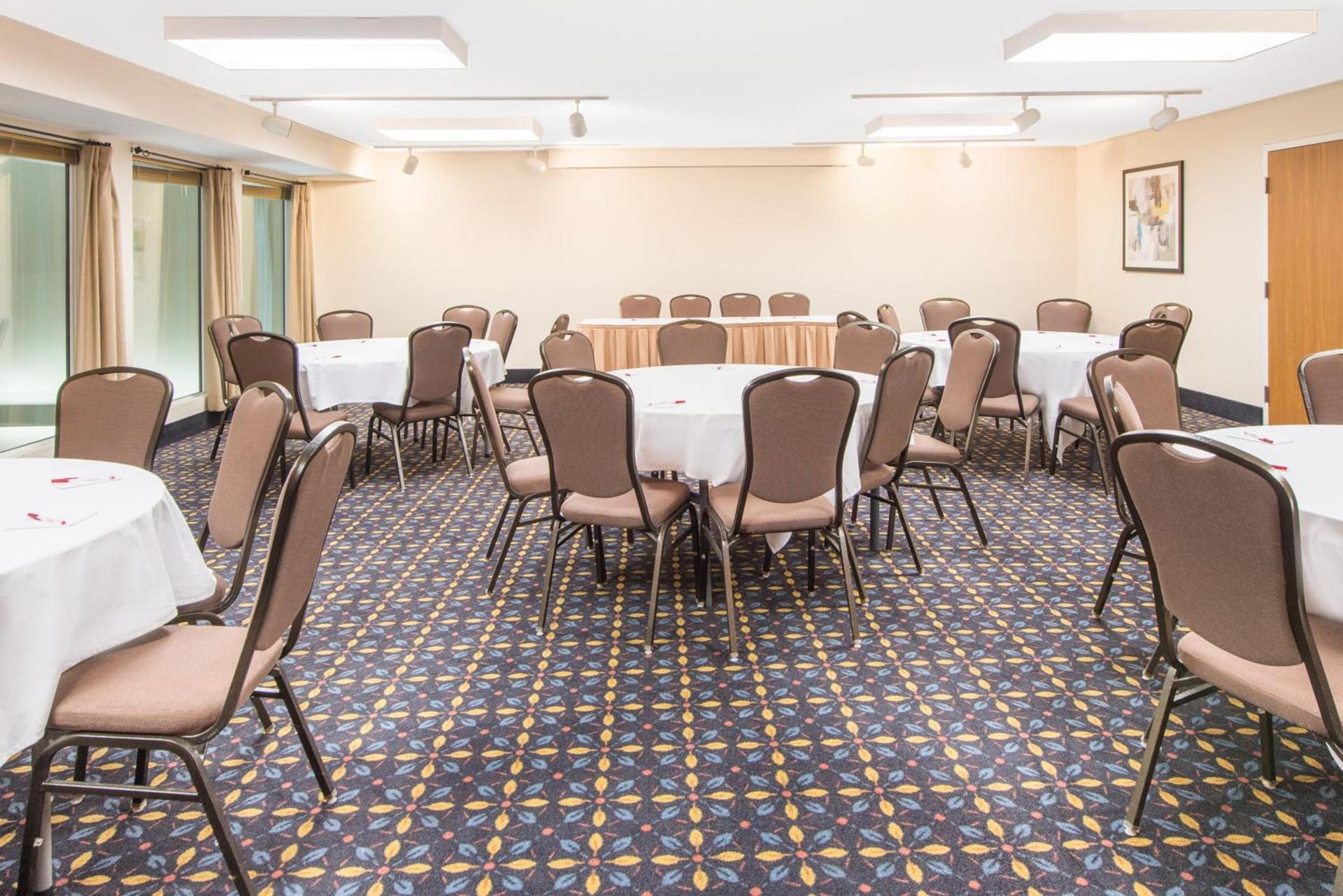 Ramada by Wyndham Springfield North photo 36