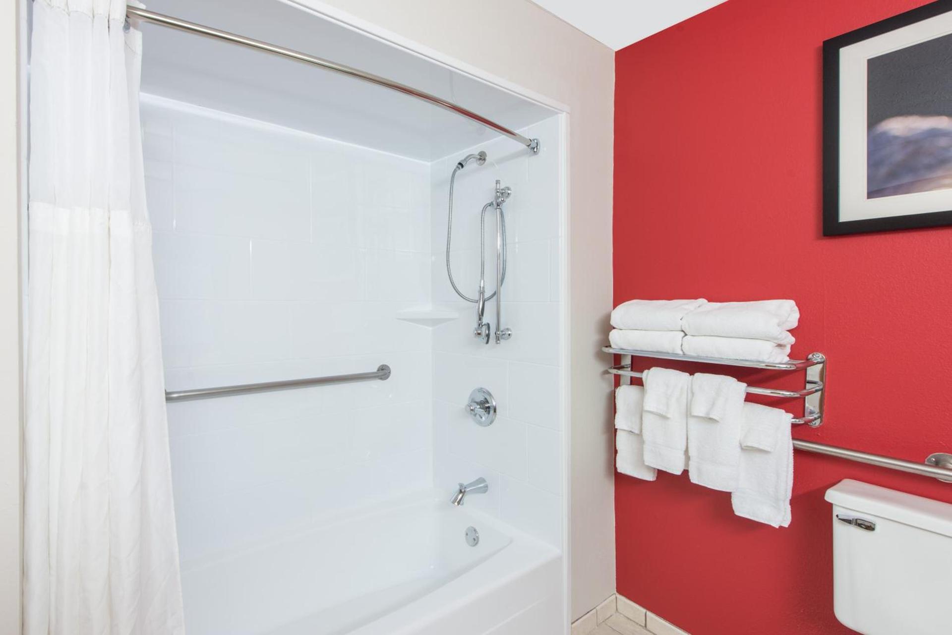 Ramada by Wyndham Springfield North photo 30