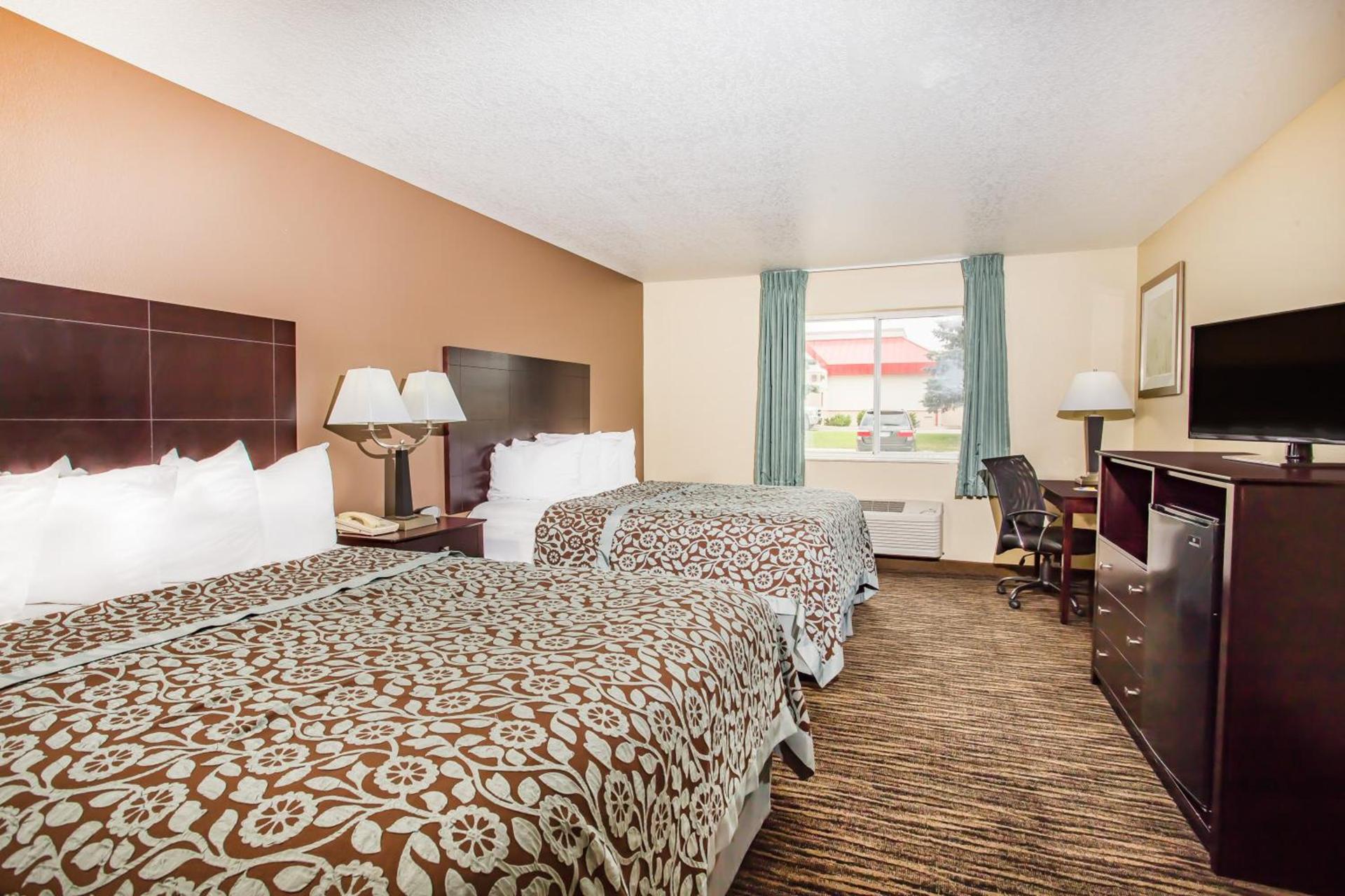 Days Inn by Wyndham Evansdale Waterloo photo 45