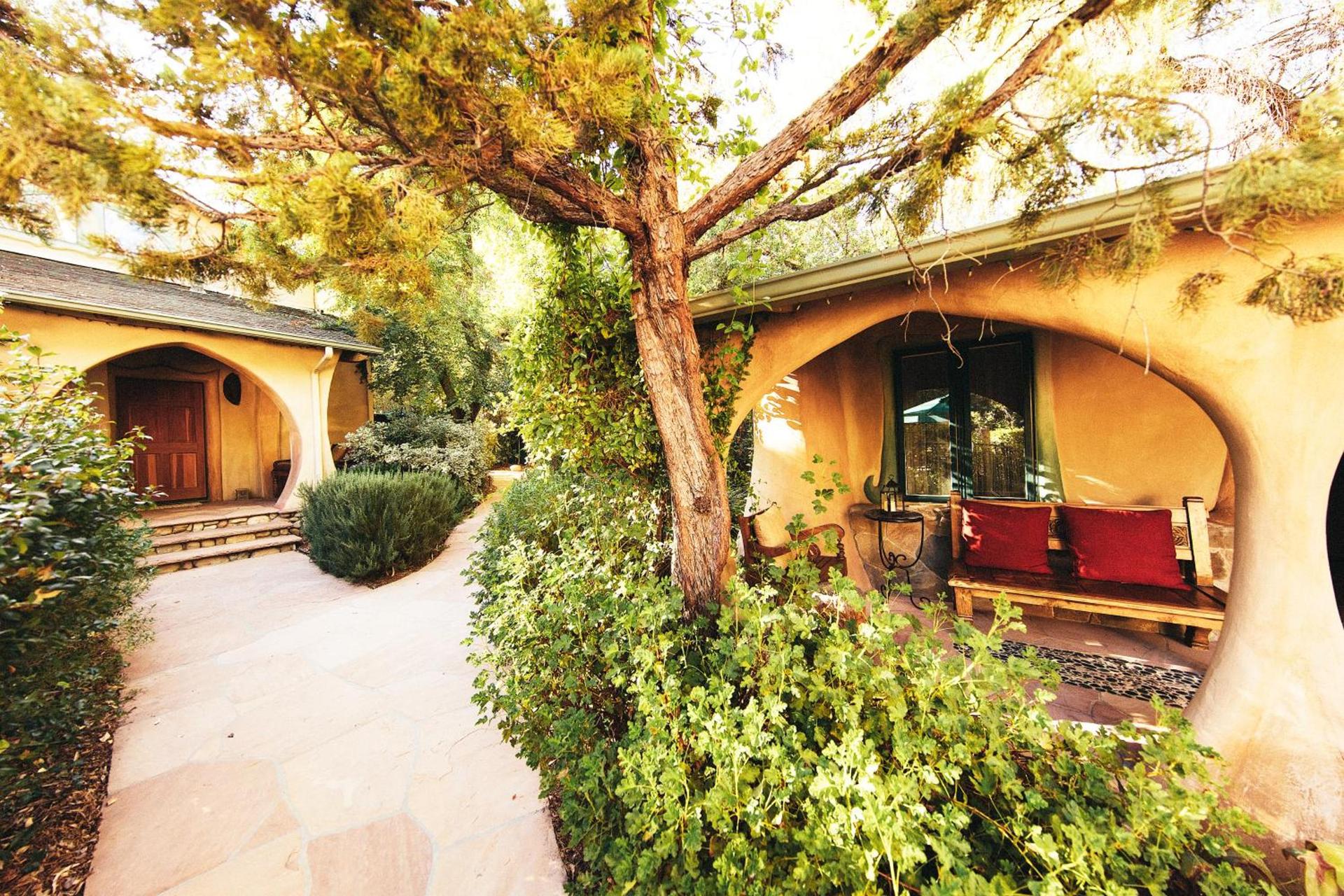 The Emerald Iguana Inn photo 31