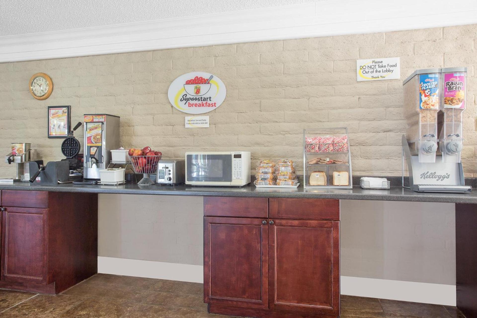 Super 8 by Wyndham Austell/Six Flags photo 15
