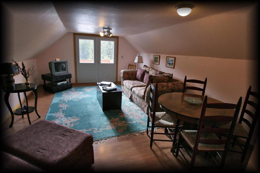 Alpine Motel of Cooke City photo 12