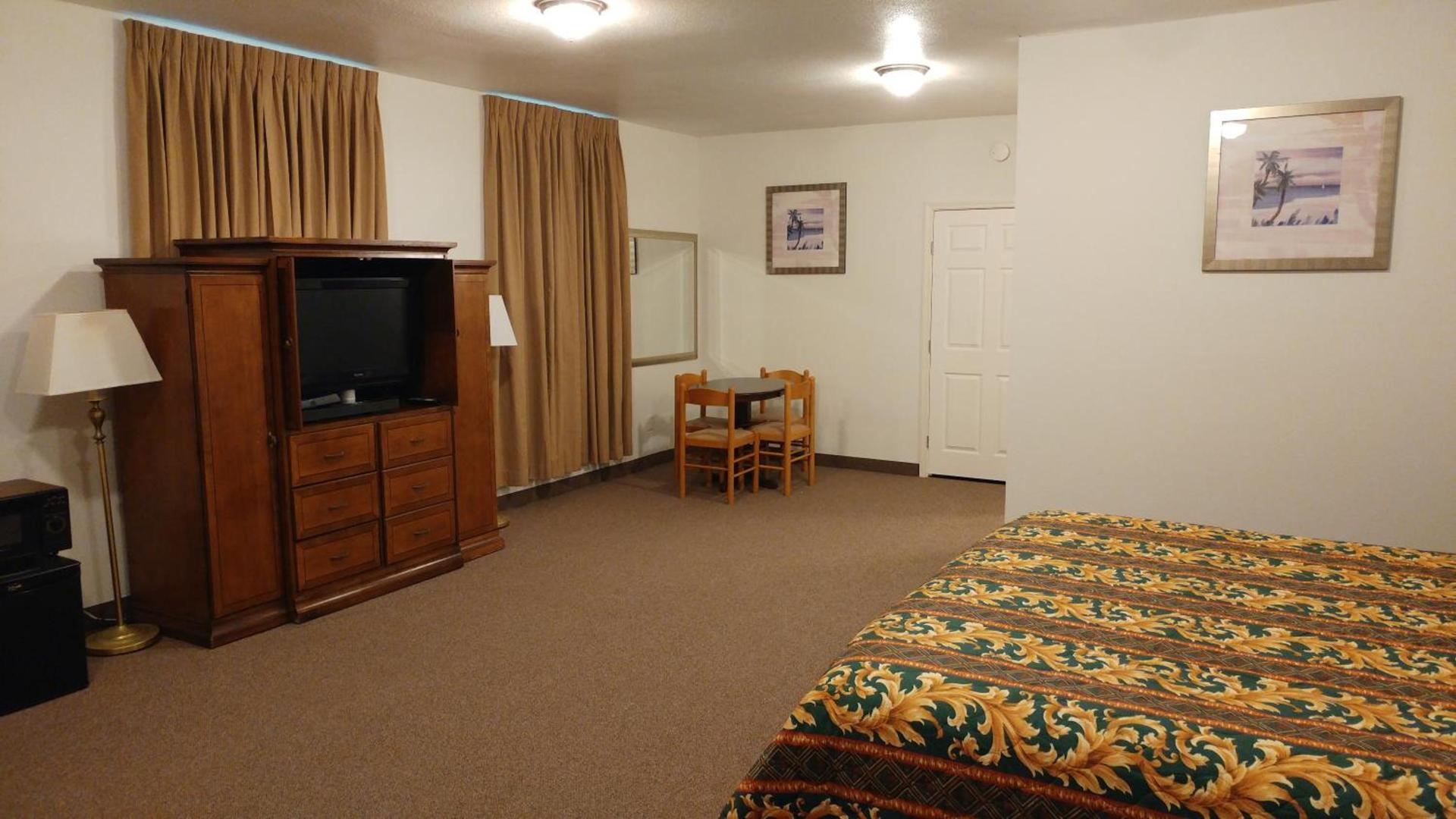 Country Regency Inn & Suites photo 42