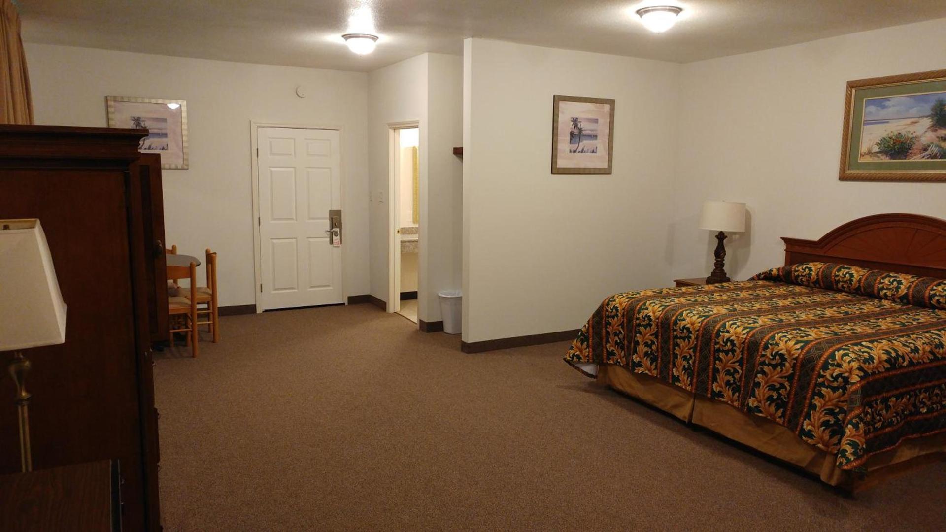 Country Regency Inn & Suites photo 25