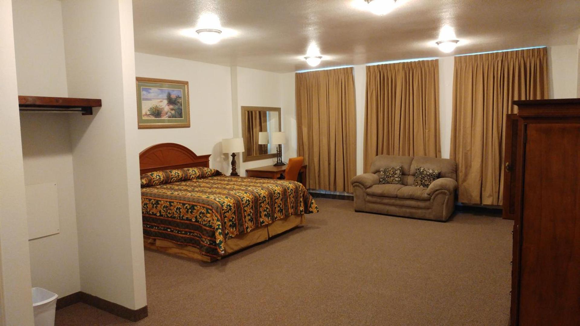 Country Regency Inn & Suites photo 38