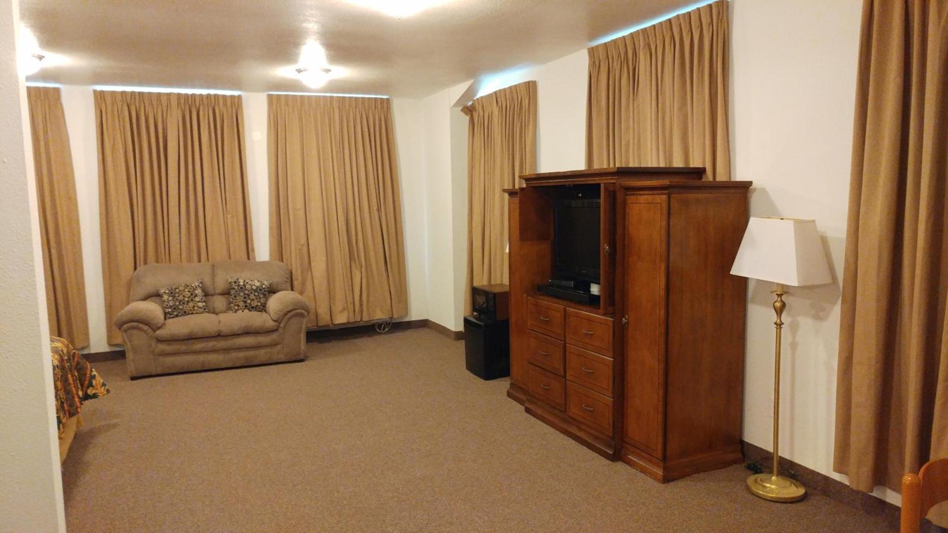 Country Regency Inn & Suites photo 43