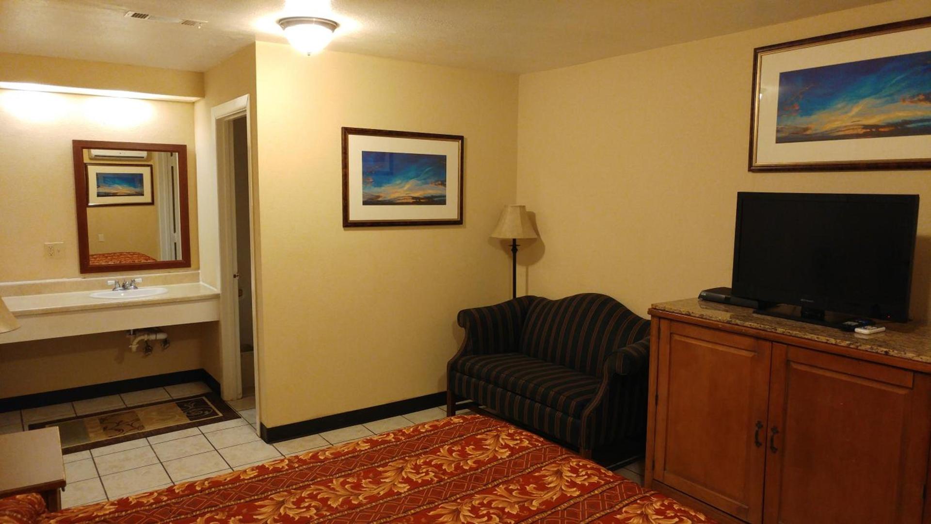 Country Regency Inn & Suites photo 16