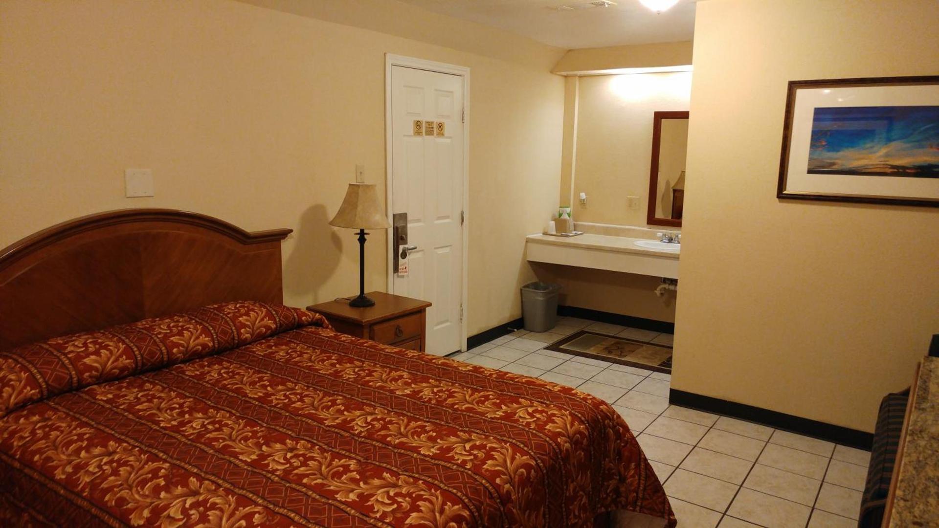 Country Regency Inn & Suites photo 17