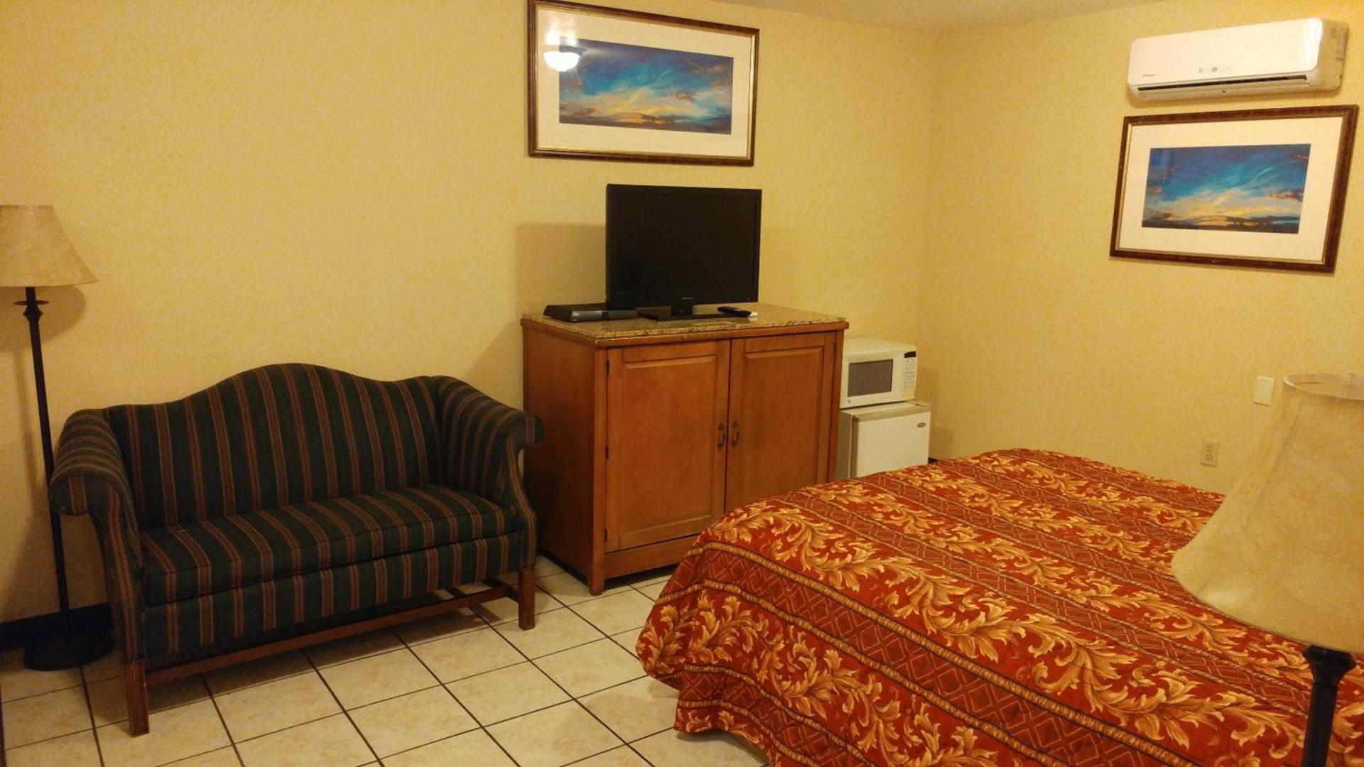 Country Regency Inn & Suites photo 18