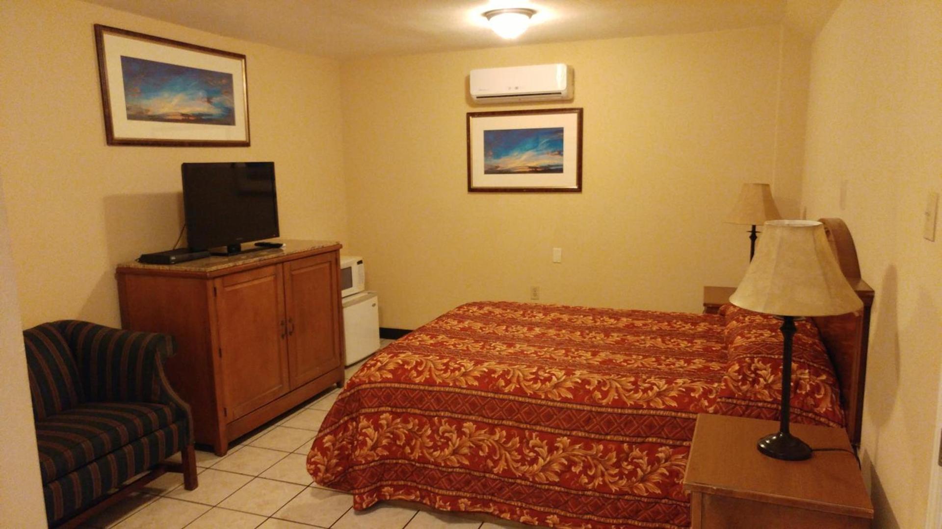 Country Regency Inn & Suites photo 19