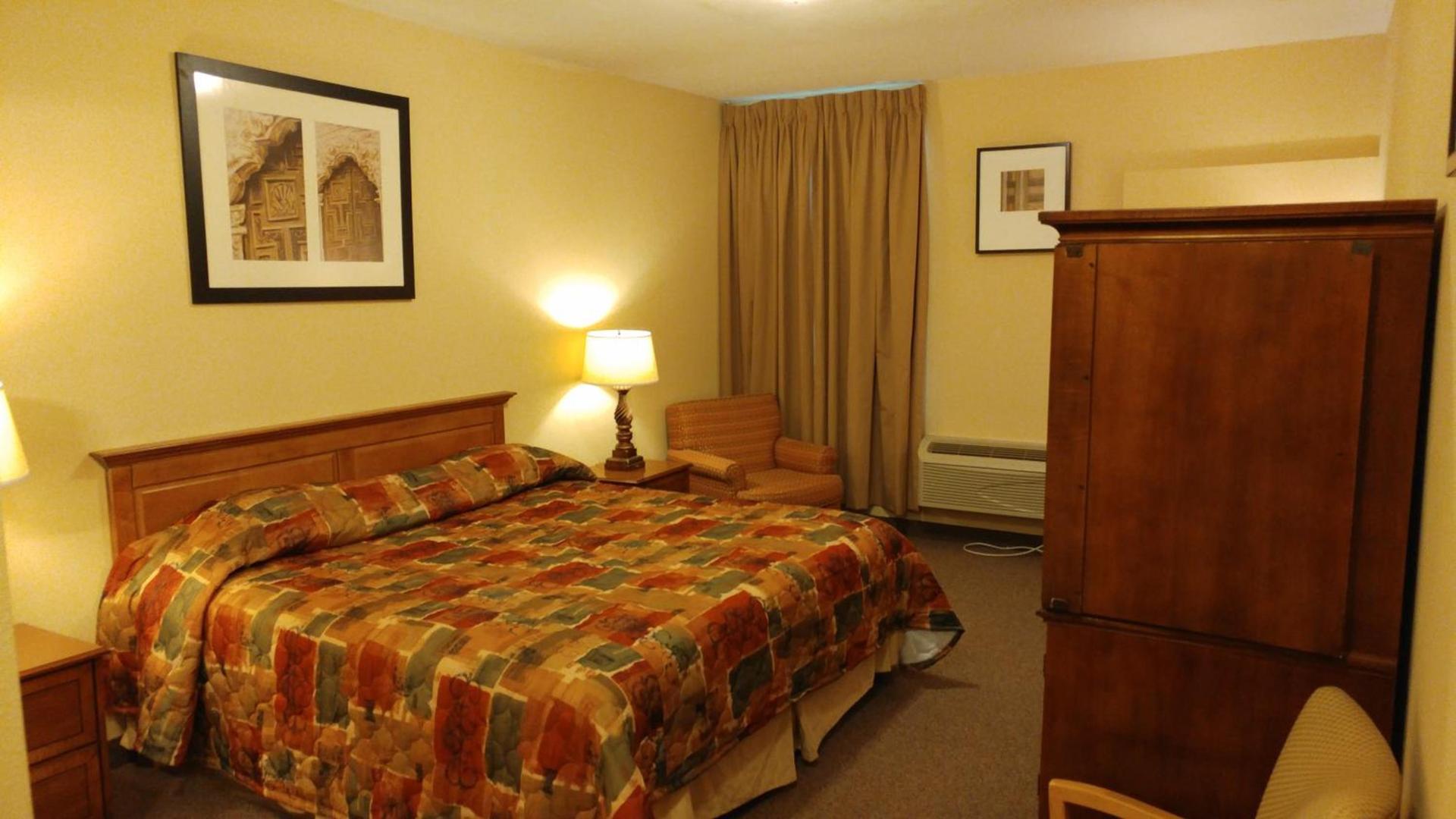 Country Regency Inn & Suites photo 33