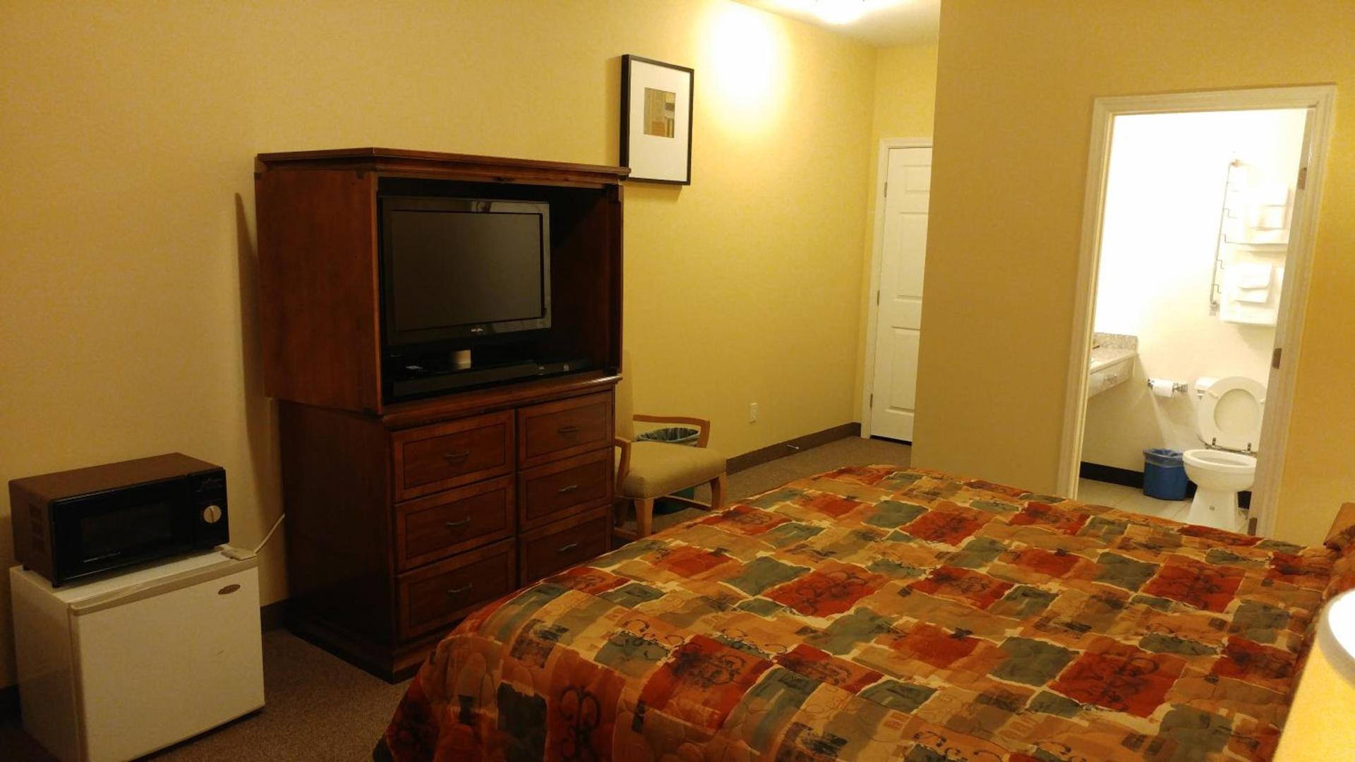 Country Regency Inn & Suites photo 23