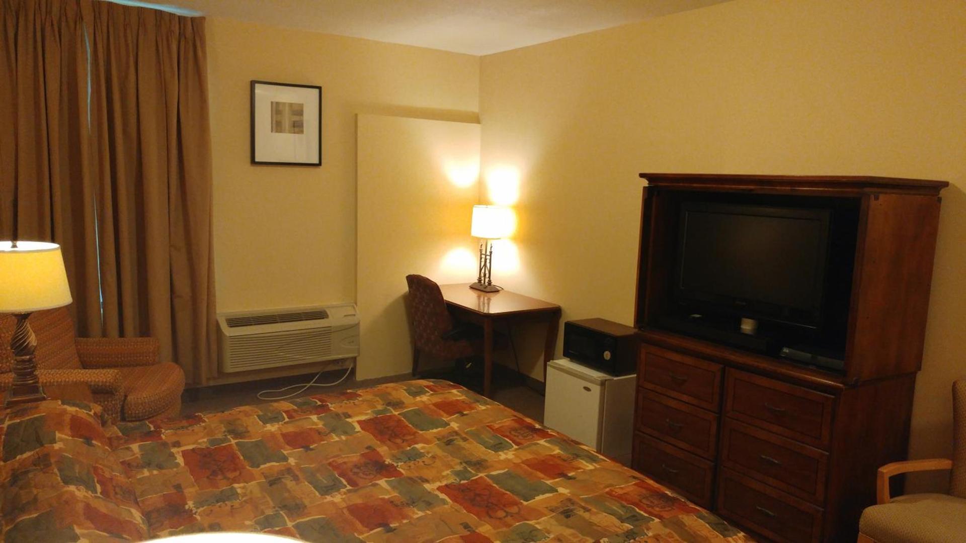 Country Regency Inn & Suites photo 41