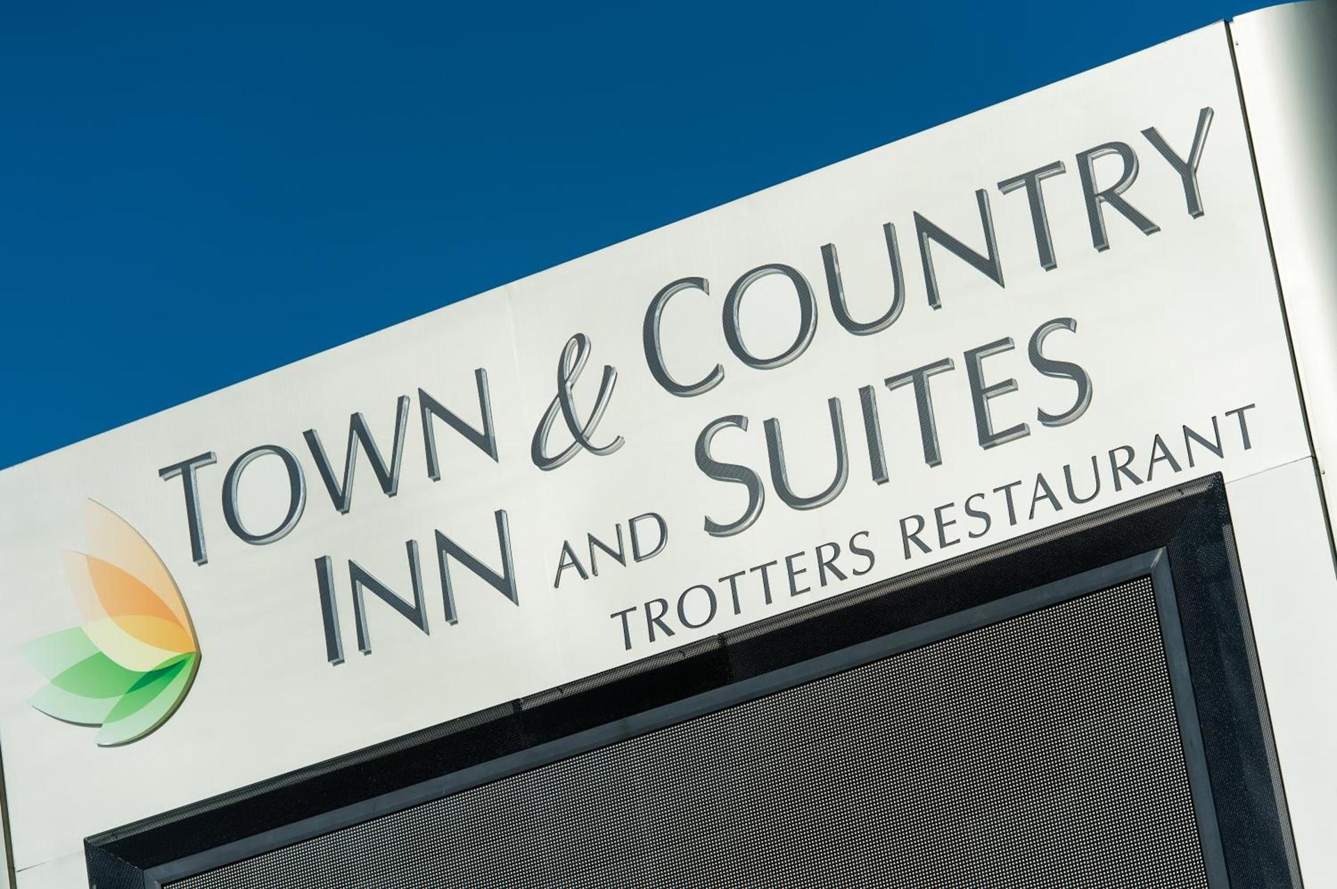 Town & Country Inn and Suites photo 10