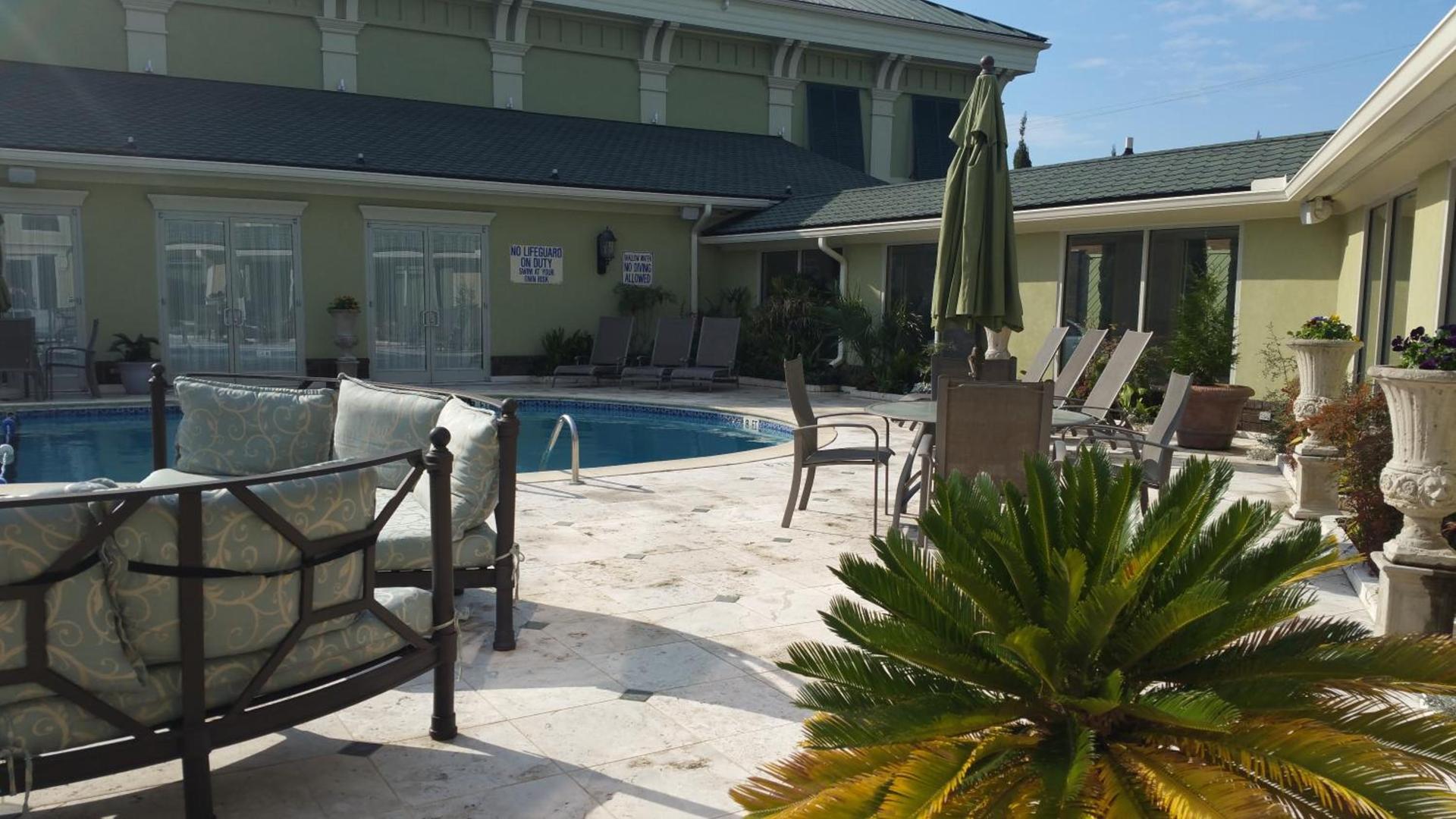 Town & Country Inn and Suites photo 17