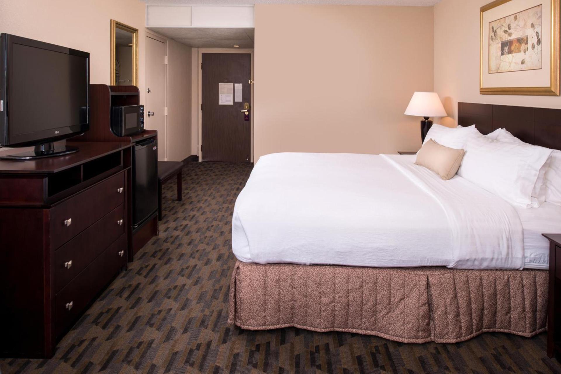 Ramada by Wyndham Midtown Grand Island photo 40