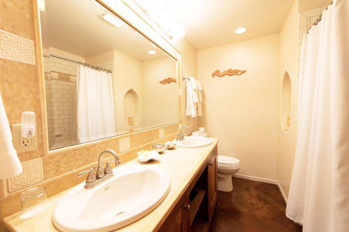The Emerald Iguana Inn photo 39