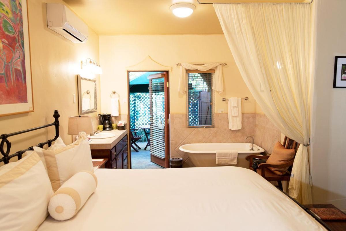 The Emerald Iguana Inn photo 40