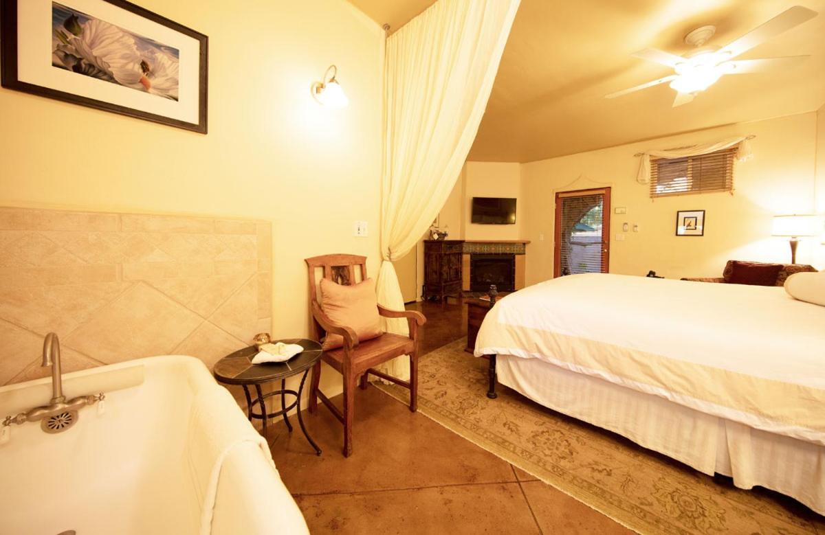 The Emerald Iguana Inn photo 42