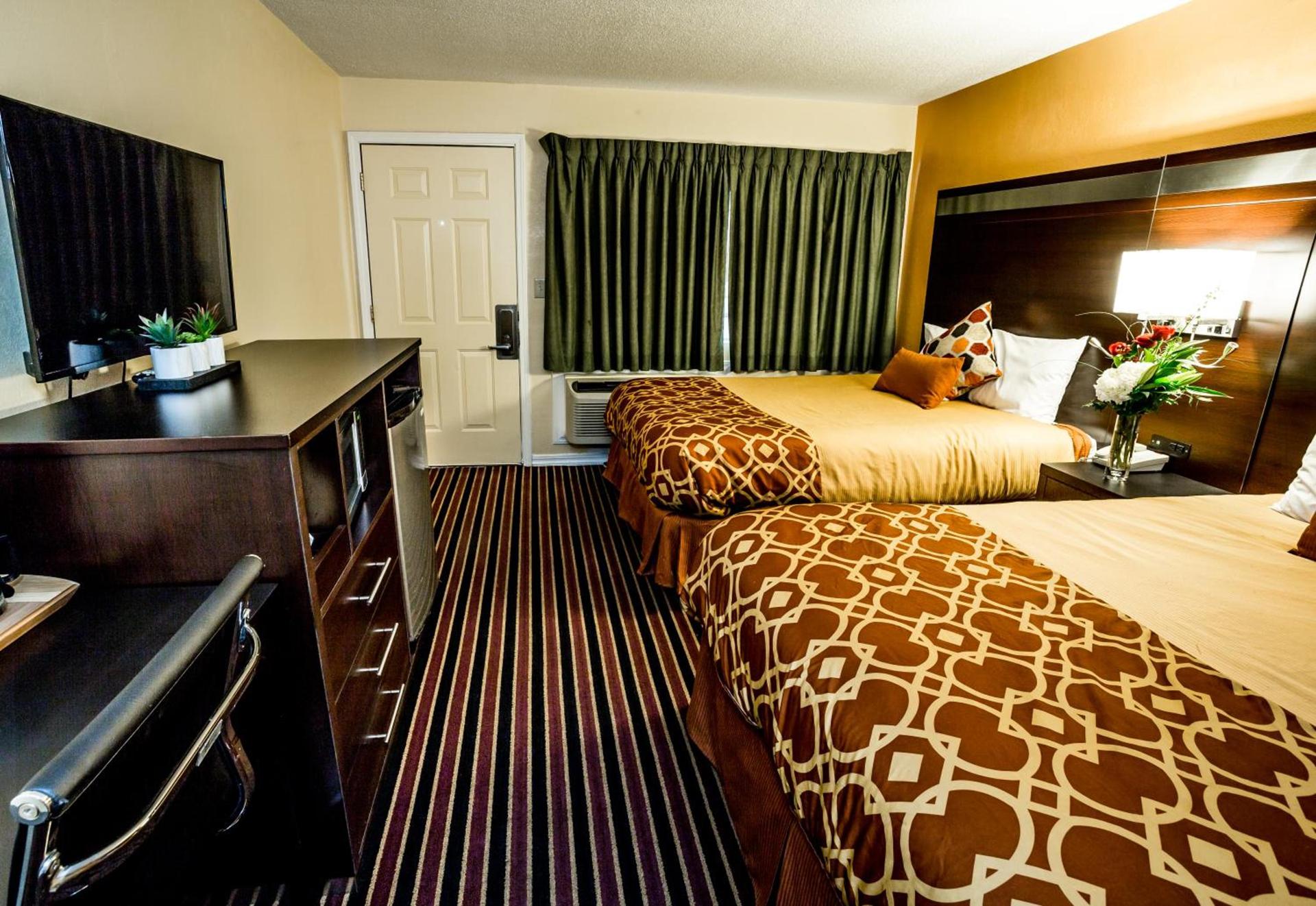 Signature Inn Medford Downtown - Newly Renovated photo 20