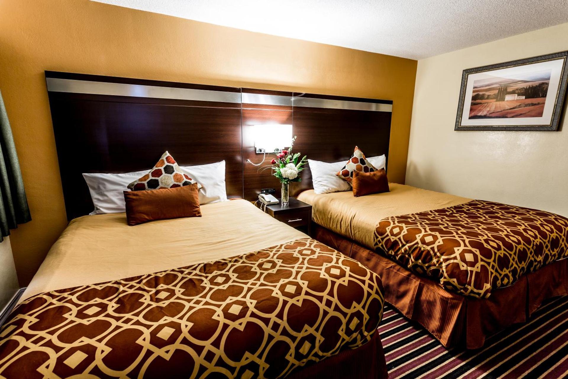 Signature Inn Medford Downtown - Newly Renovated photo 17